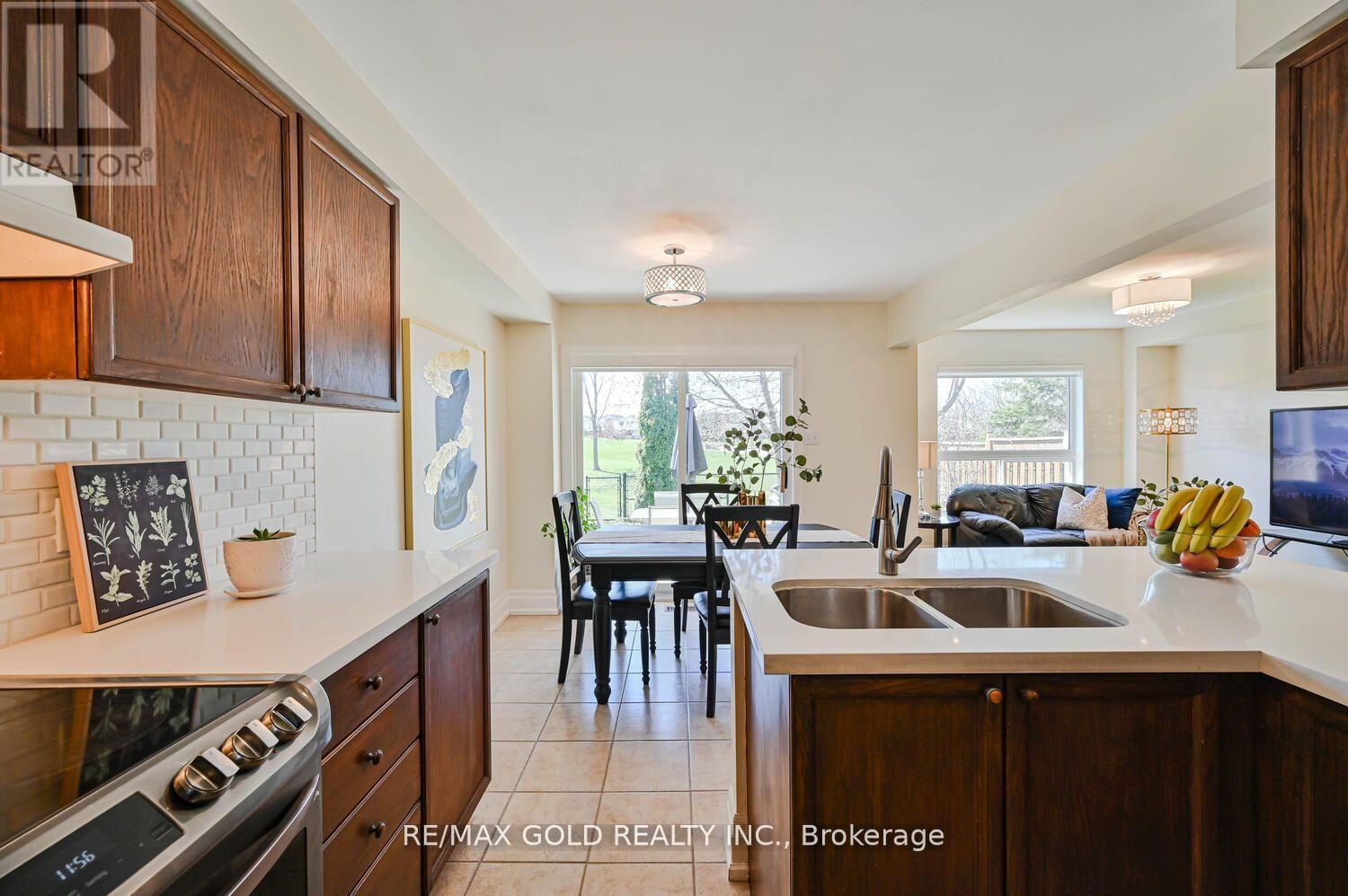 8 WILLOW PARK DRIVE Image 13