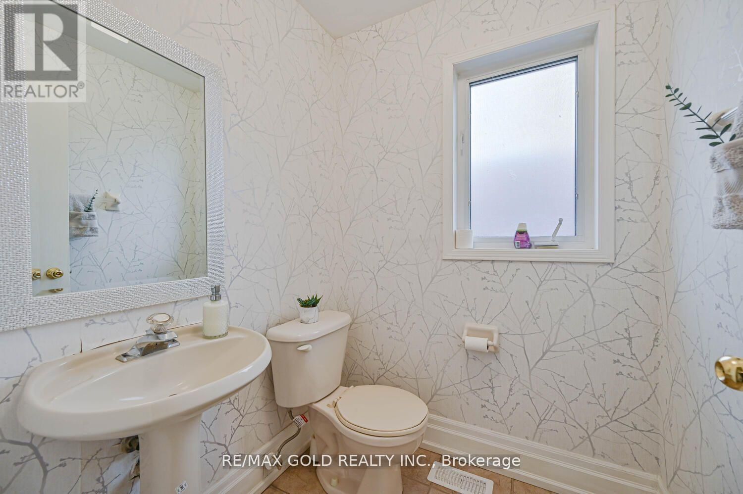 8 WILLOW PARK DRIVE Image 17