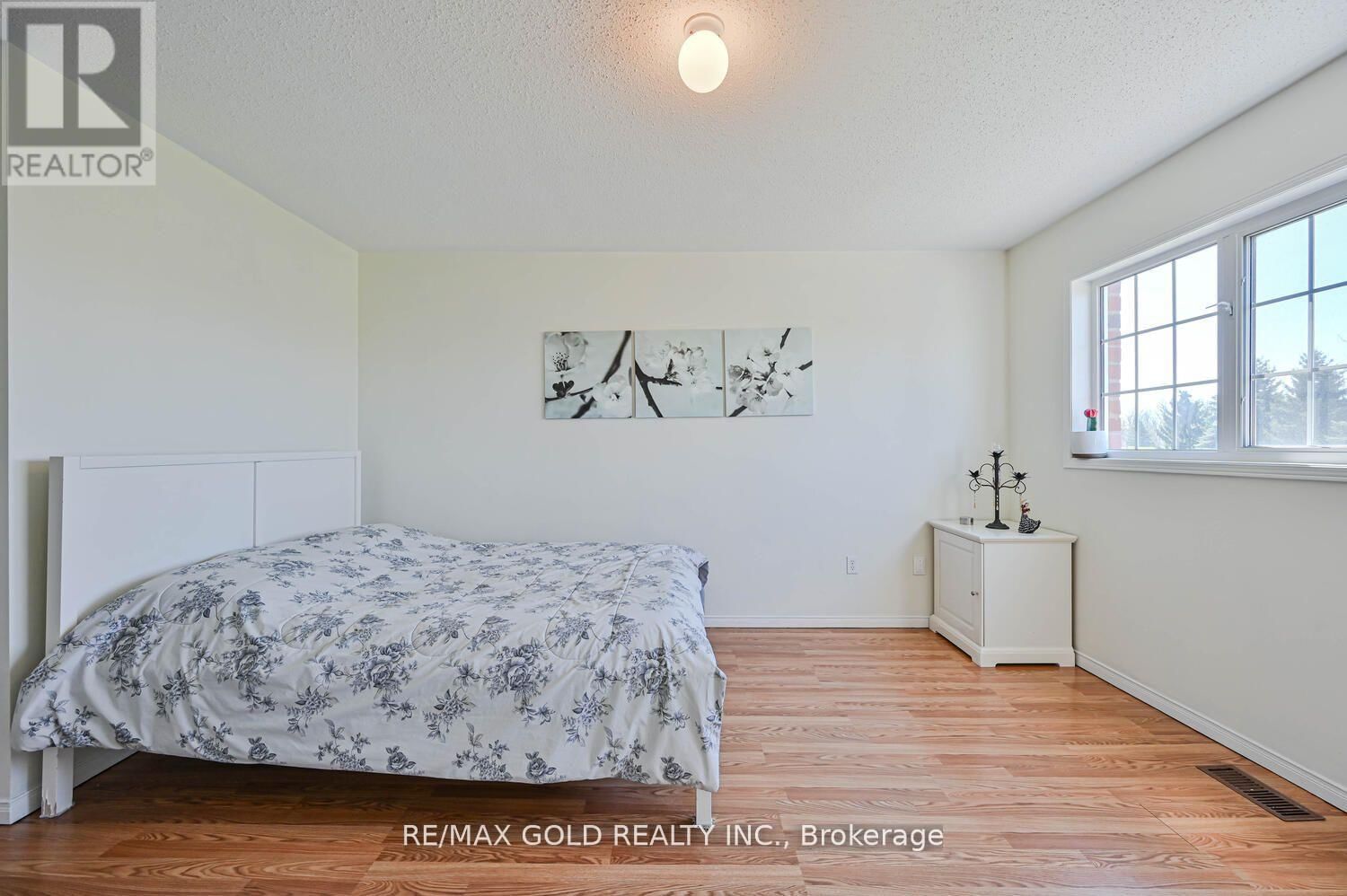 8 WILLOW PARK DRIVE Image 21