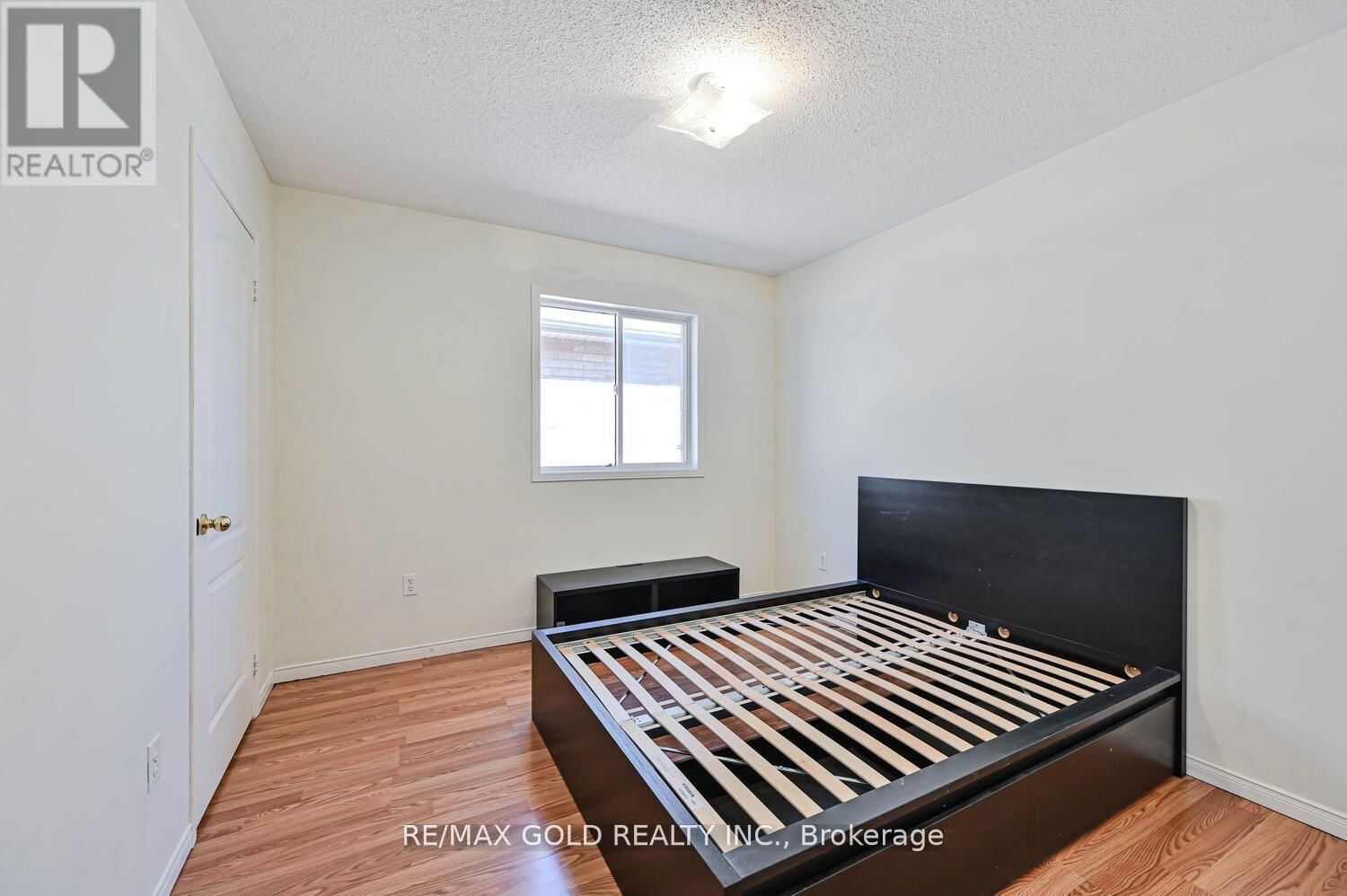8 WILLOW PARK DRIVE Image 27