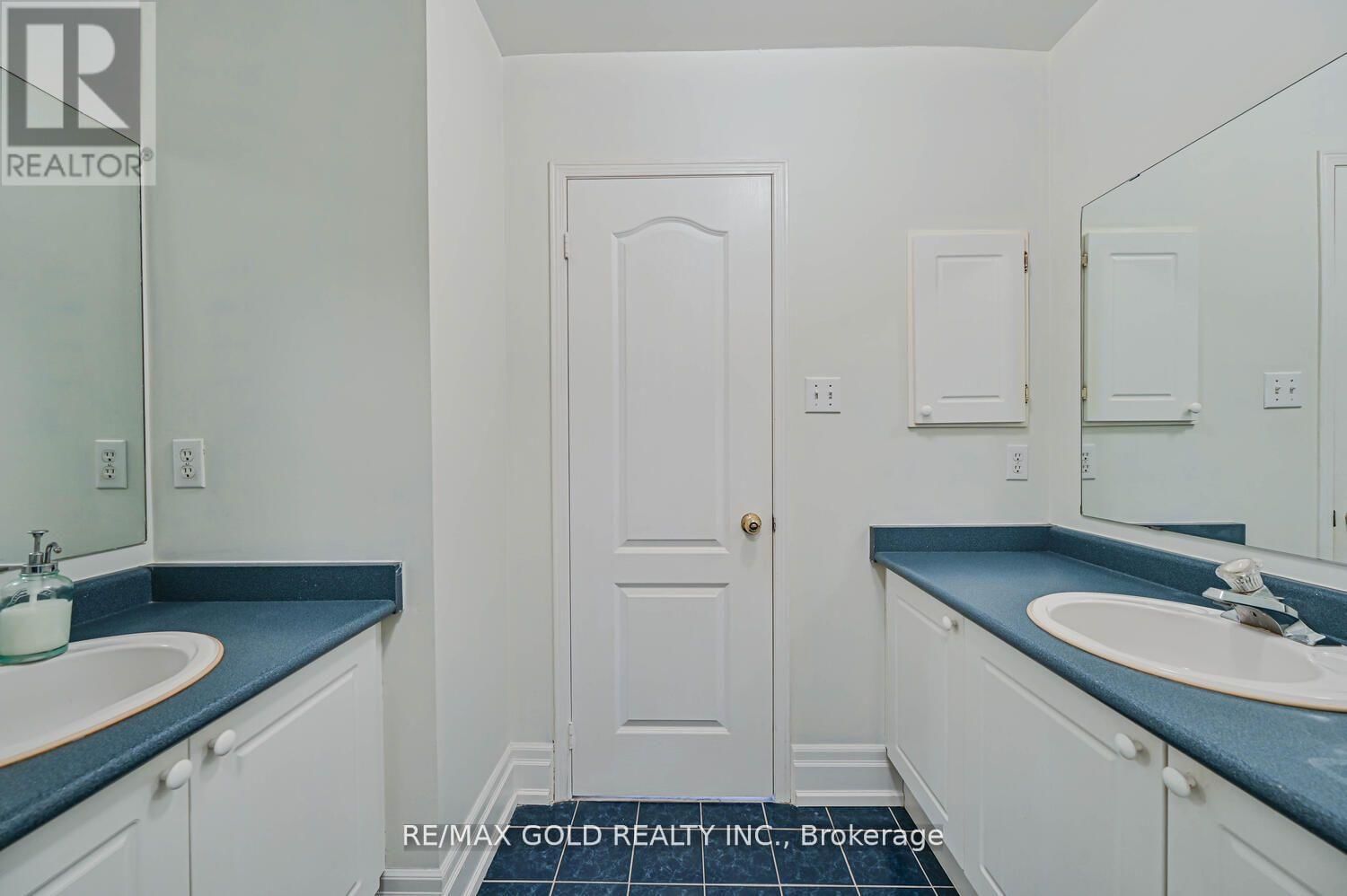 8 WILLOW PARK DRIVE Image 30