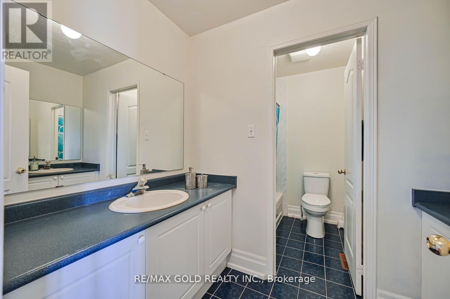 8 WILLOW PARK DRIVE Image 31
