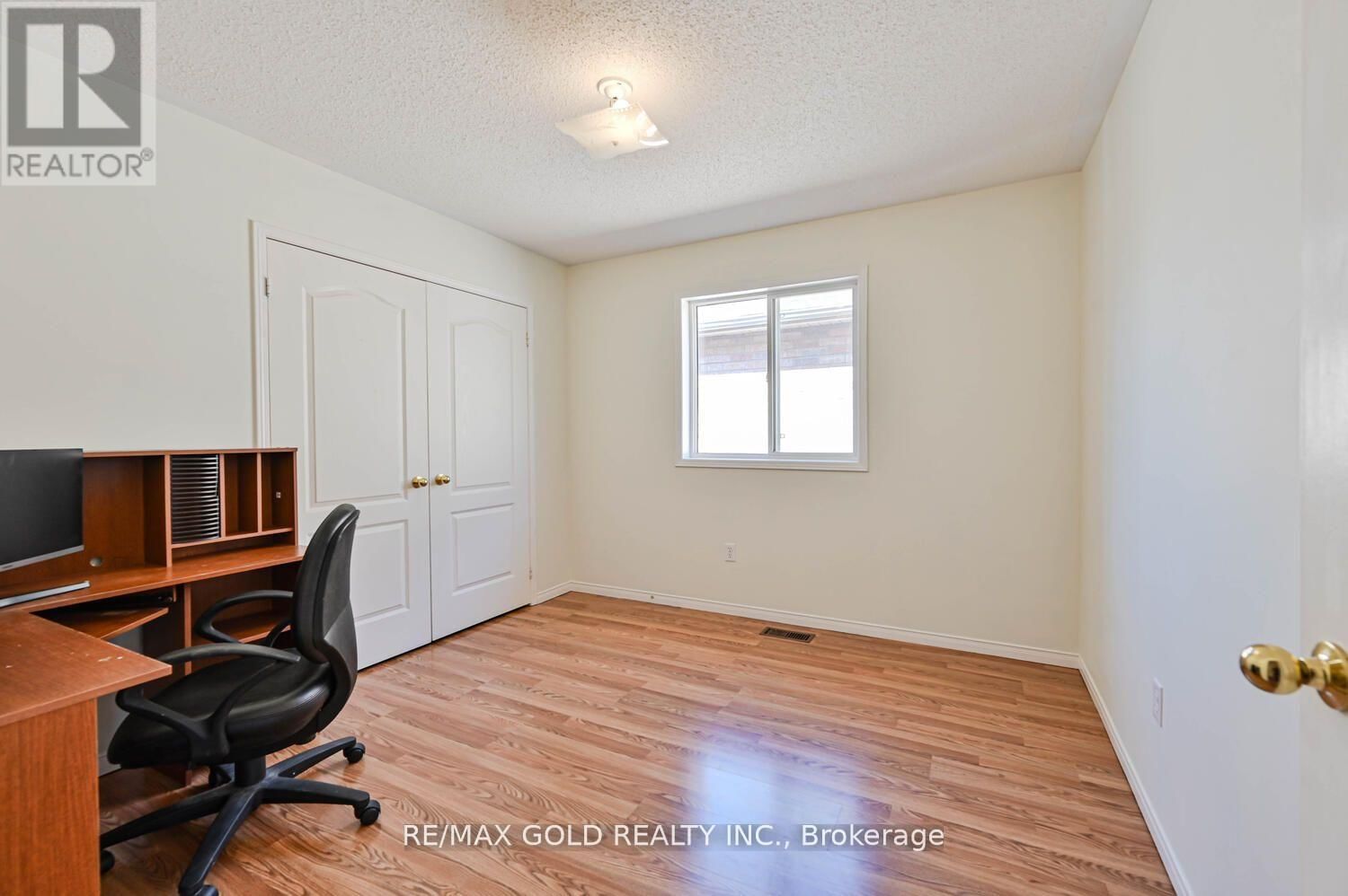 8 WILLOW PARK DRIVE Image 32