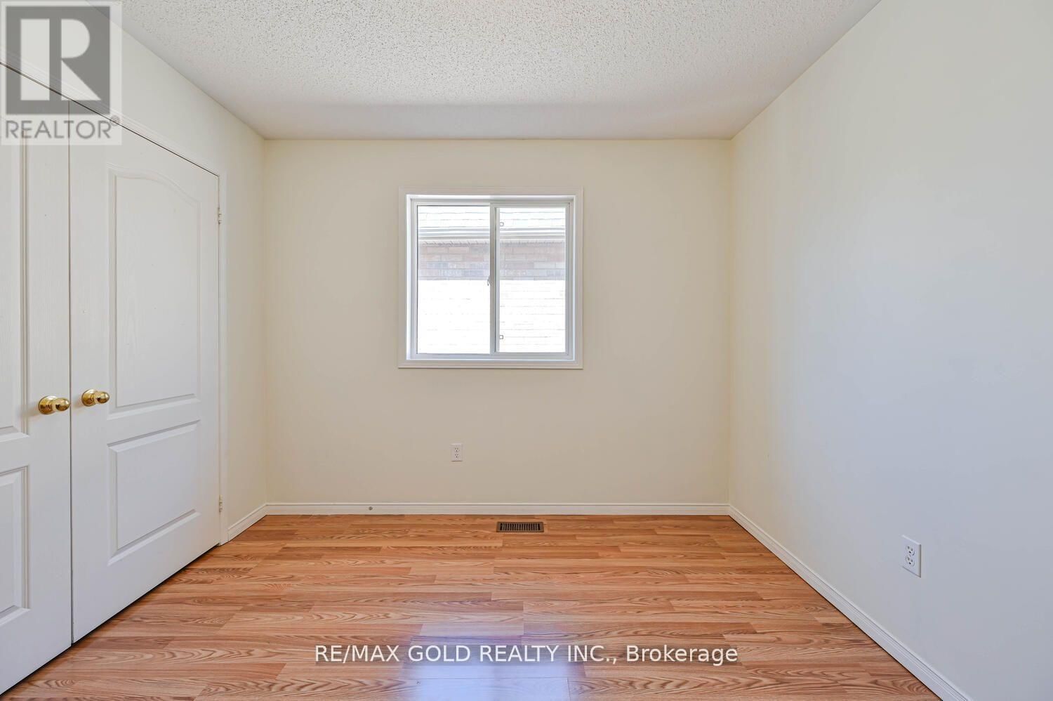 8 WILLOW PARK DRIVE Image 33