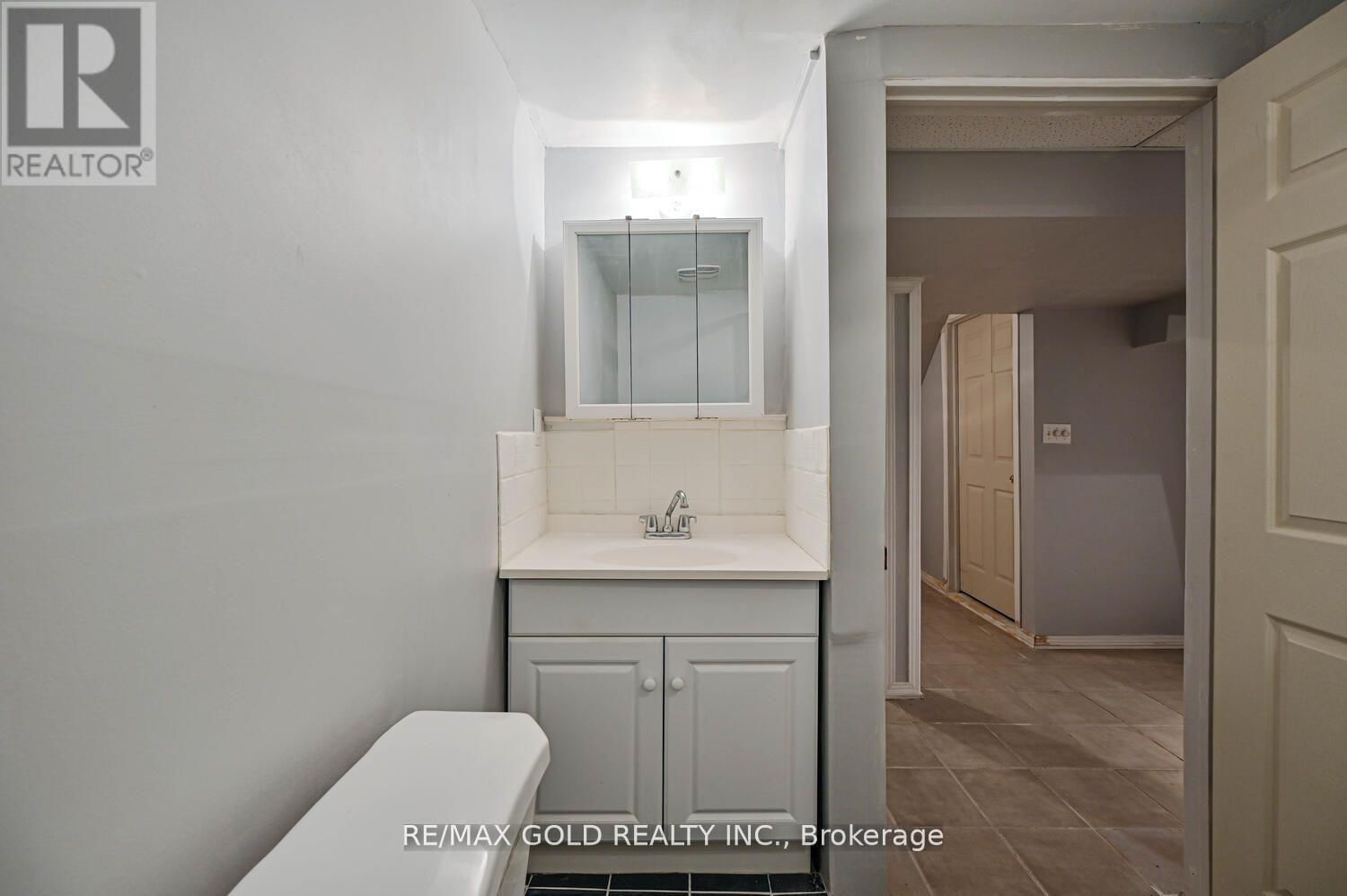 8 WILLOW PARK DRIVE Image 36