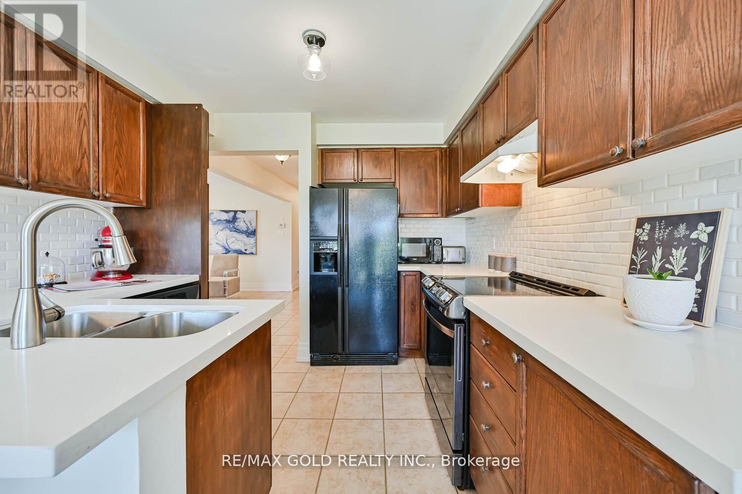 8 WILLOW PARK DRIVE Image 9