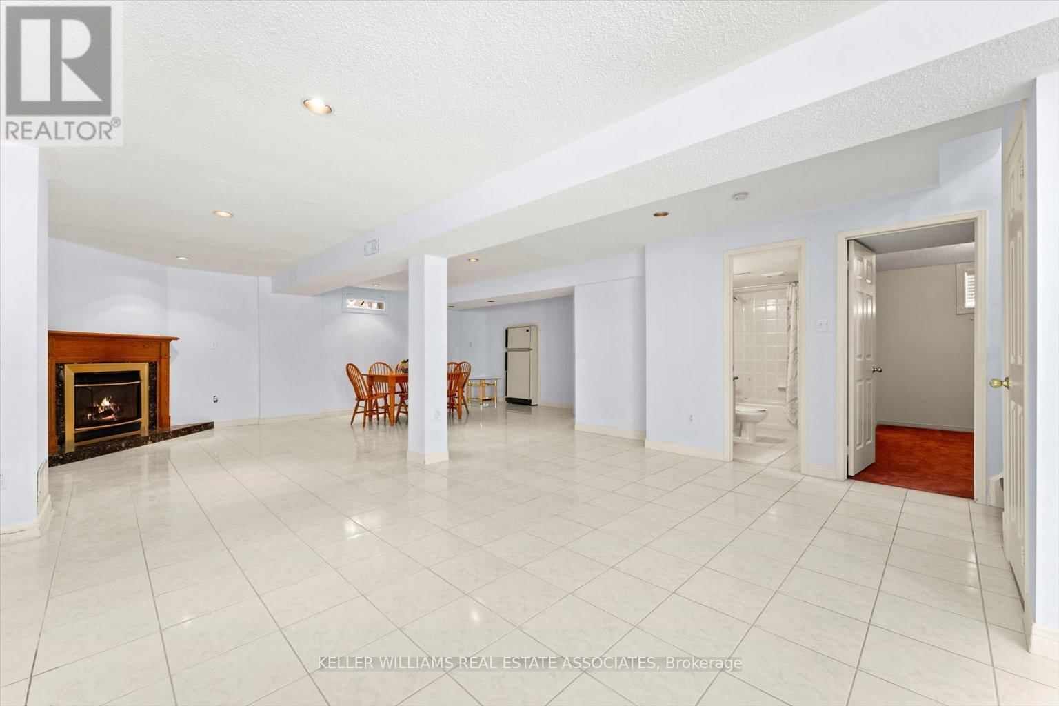 65 SUMMERFIELD CRESCENT Image 24