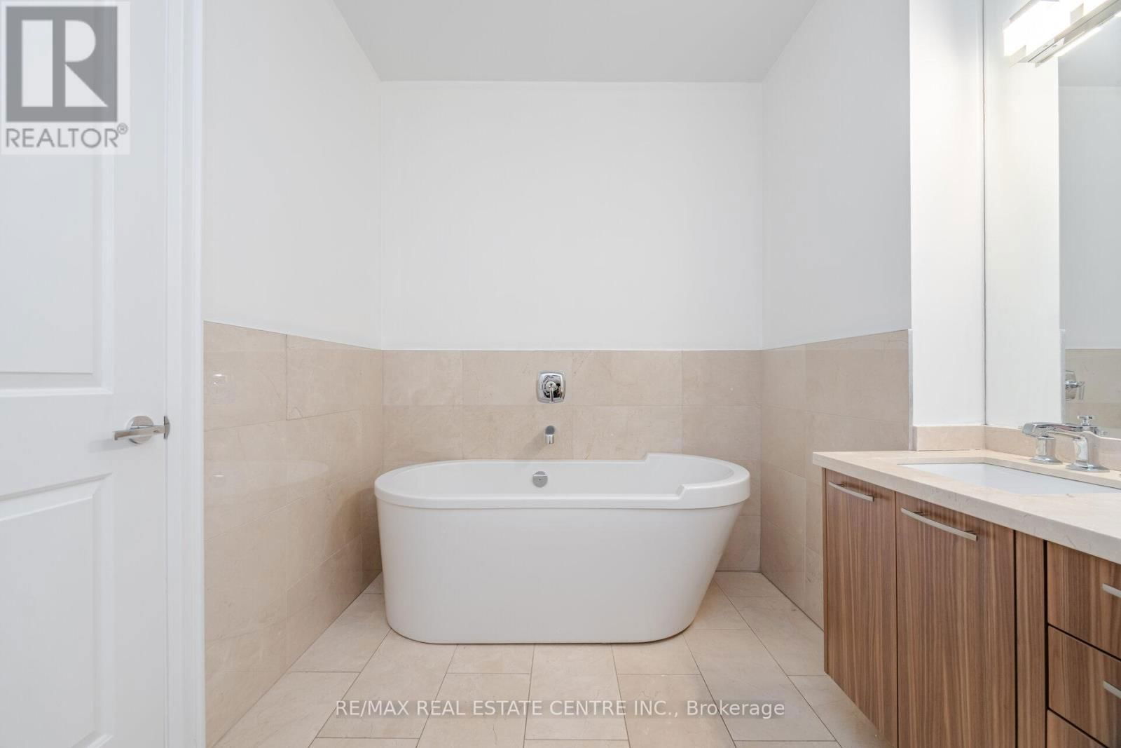 808 - 11 BRONTE ROAD Image 25