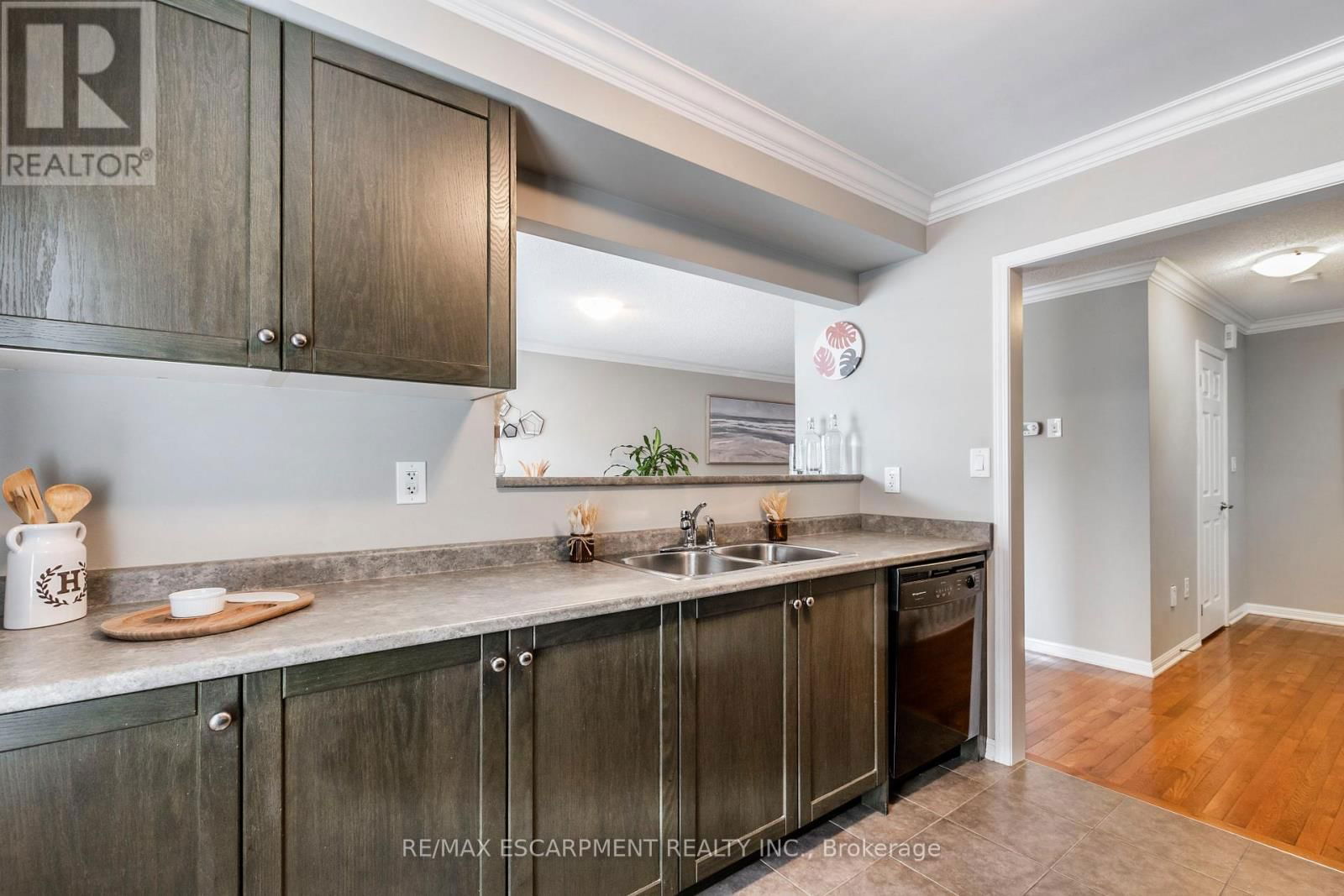 280 WETENHALL LANDING Image 11
