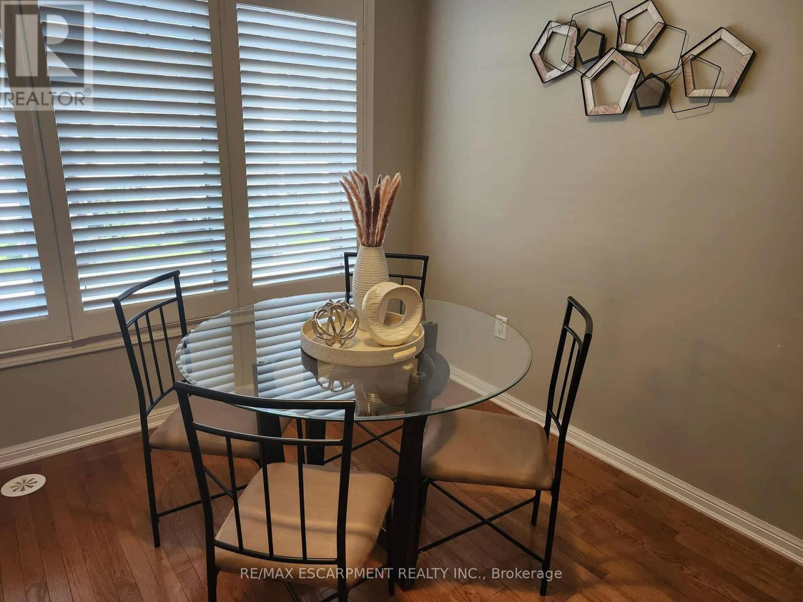 280 WETENHALL LANDING Image 33