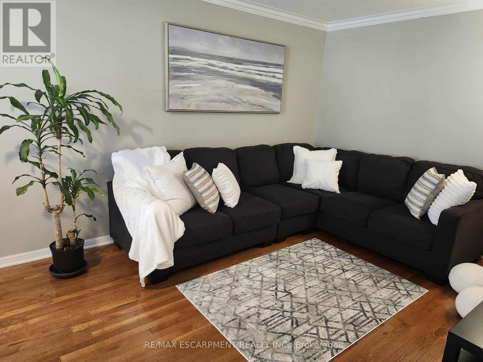 280 WETENHALL LANDING Image 35