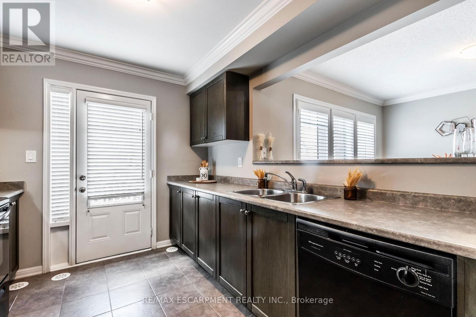280 WETENHALL LANDING Image 8