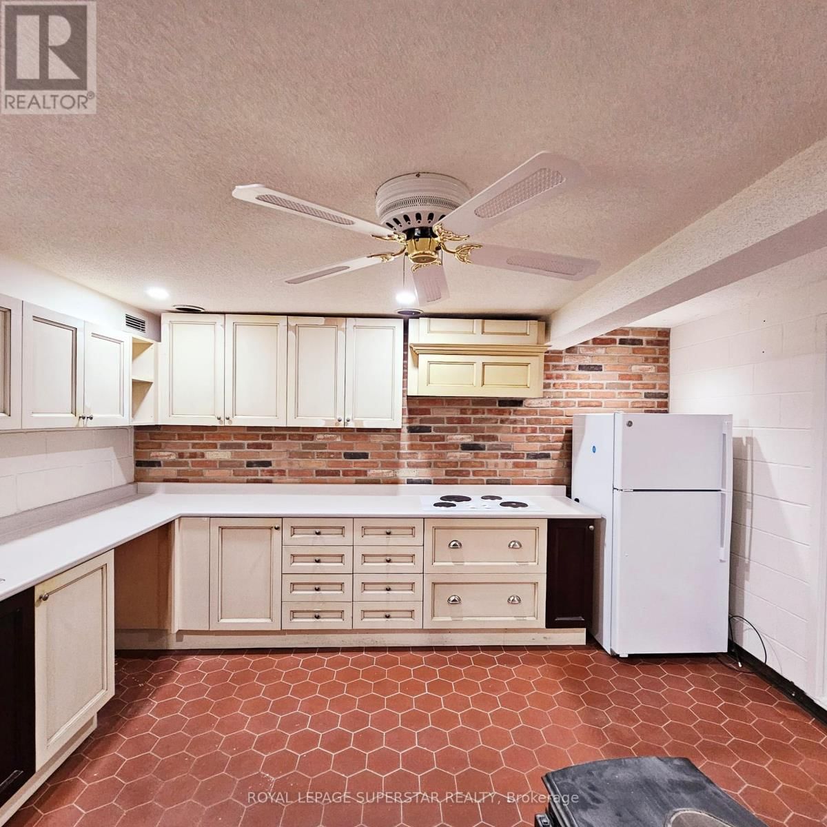 15 QUINBY COURT Image 4