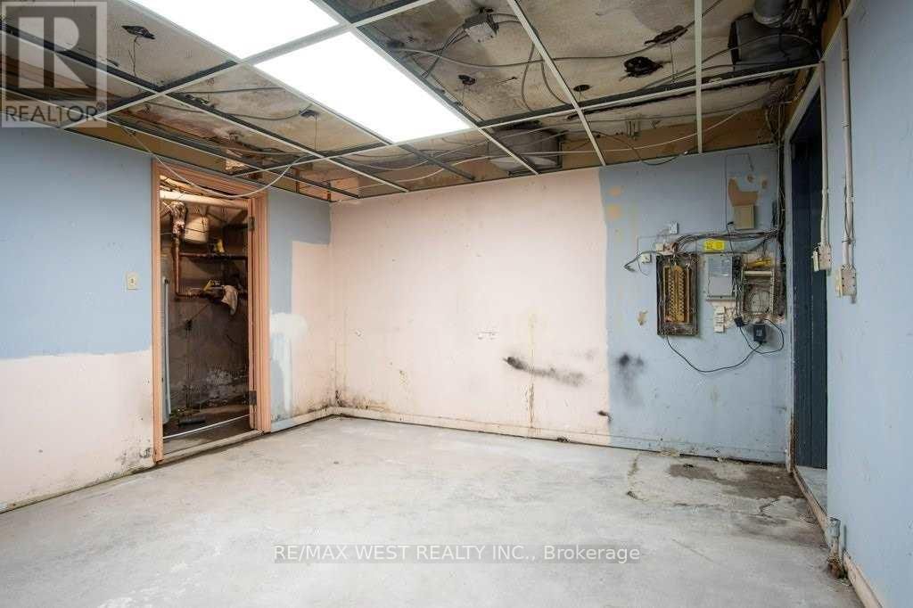 1 - 1340 THE QUEENSWAY AVENUE Image 11