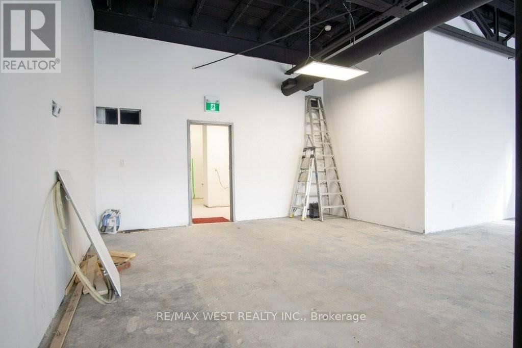 1 - 1340 THE QUEENSWAY AVENUE Image 12