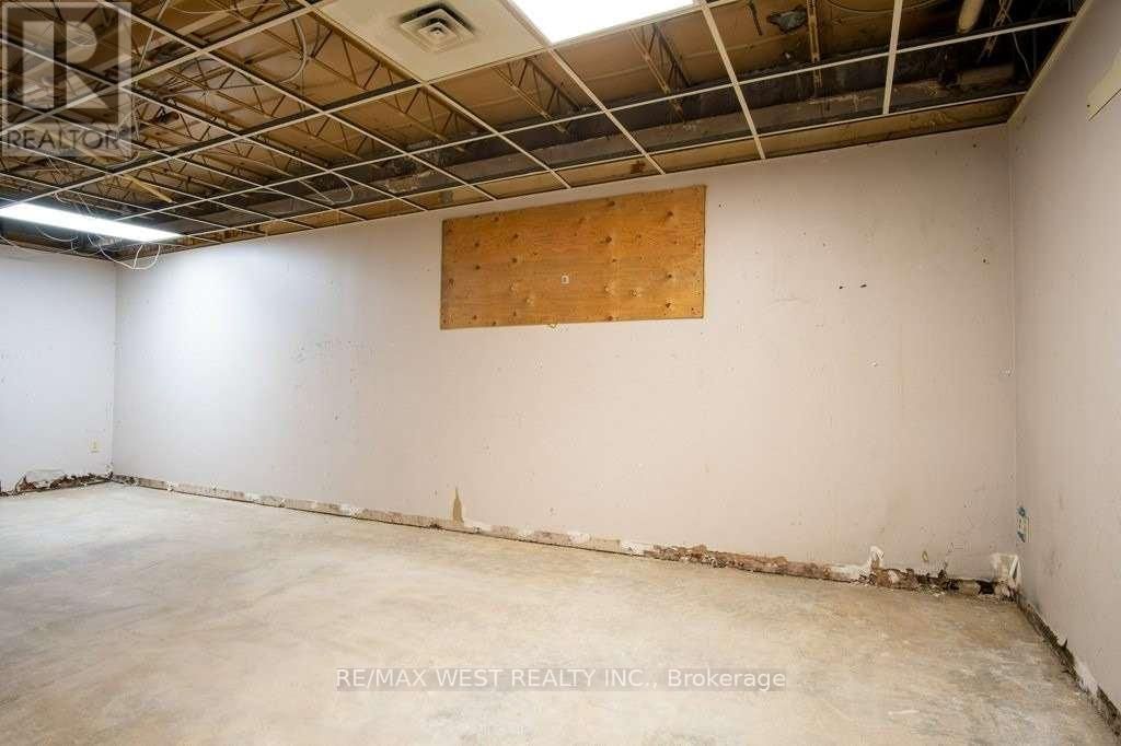1 - 1340 THE QUEENSWAY AVENUE Image 14