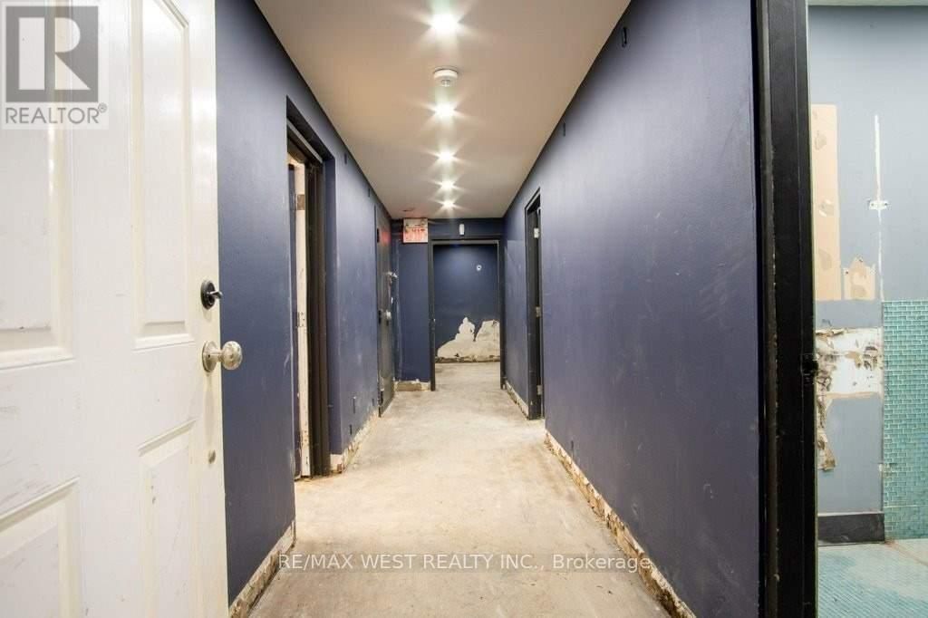 1 - 1340 THE QUEENSWAY AVENUE Image 15