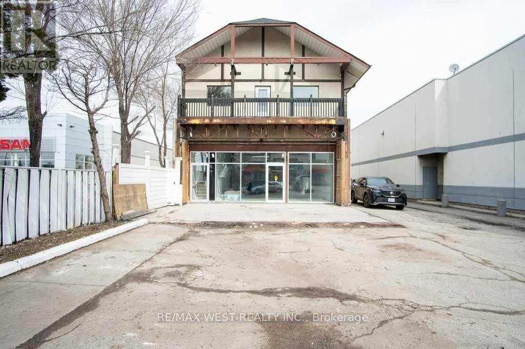 1 - 1340 THE QUEENSWAY AVENUE Image 4