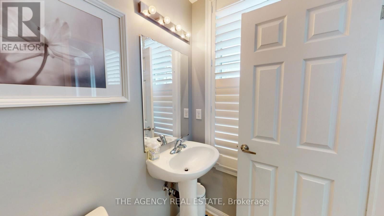 346 SCHREYER CRESCENT Image 25