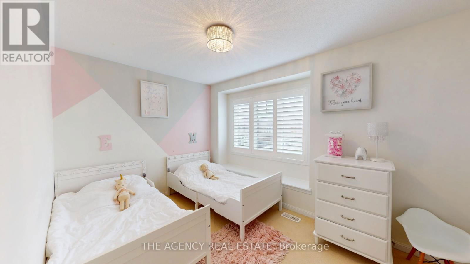 346 SCHREYER CRESCENT Image 32