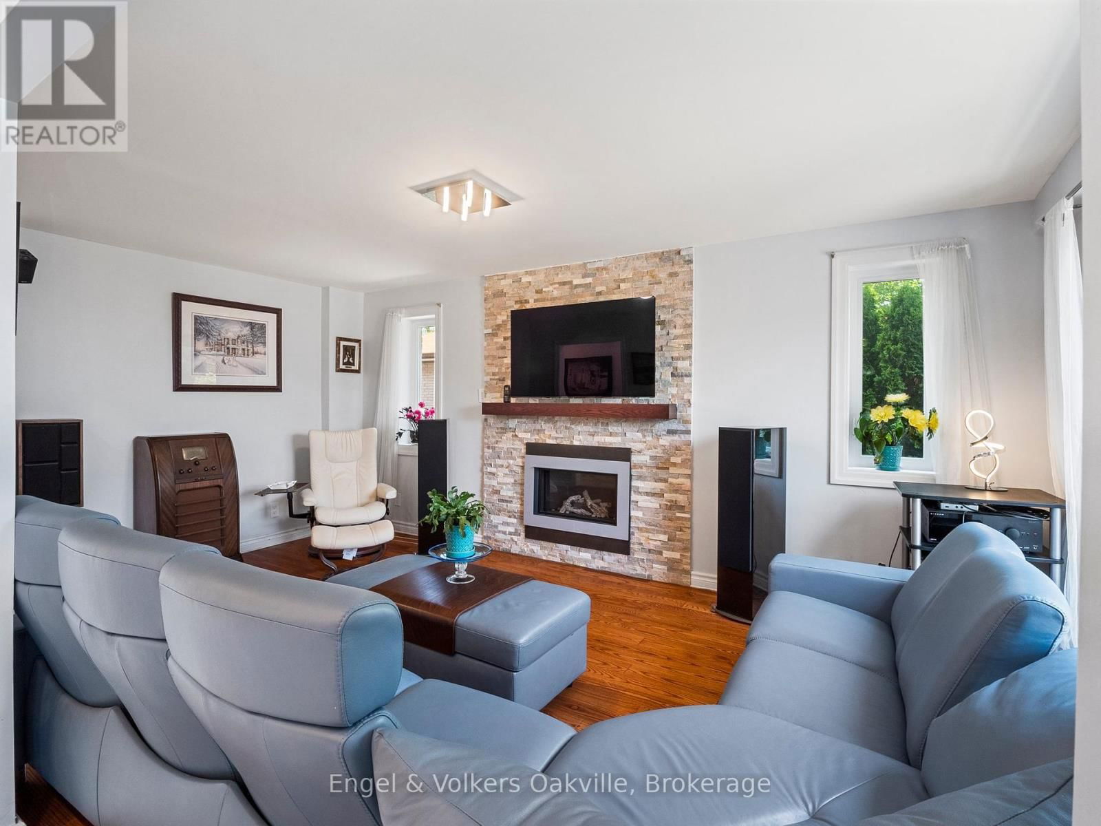 2215 SPRINGFIELD COURT Image 12