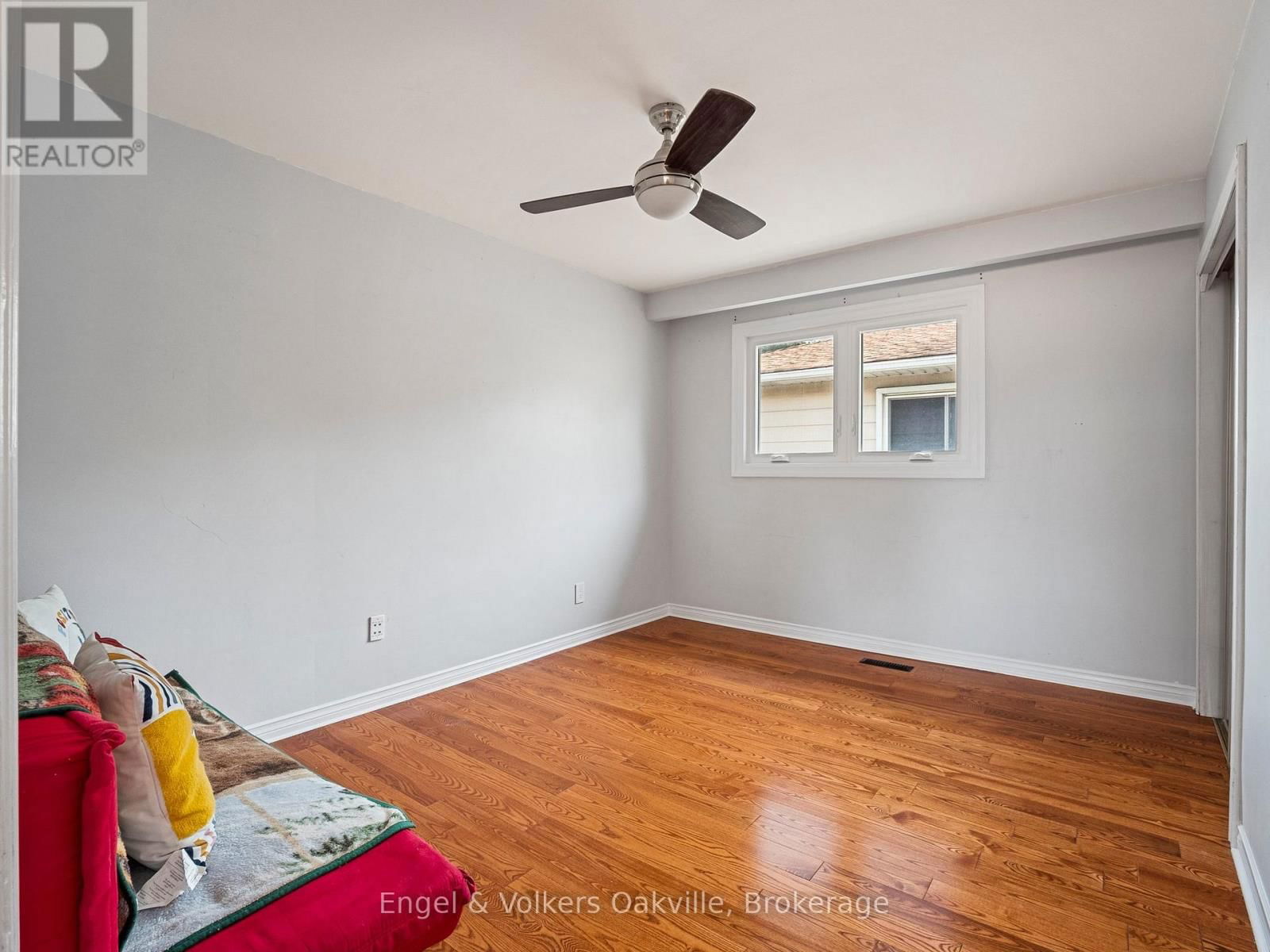 2215 SPRINGFIELD COURT Image 24