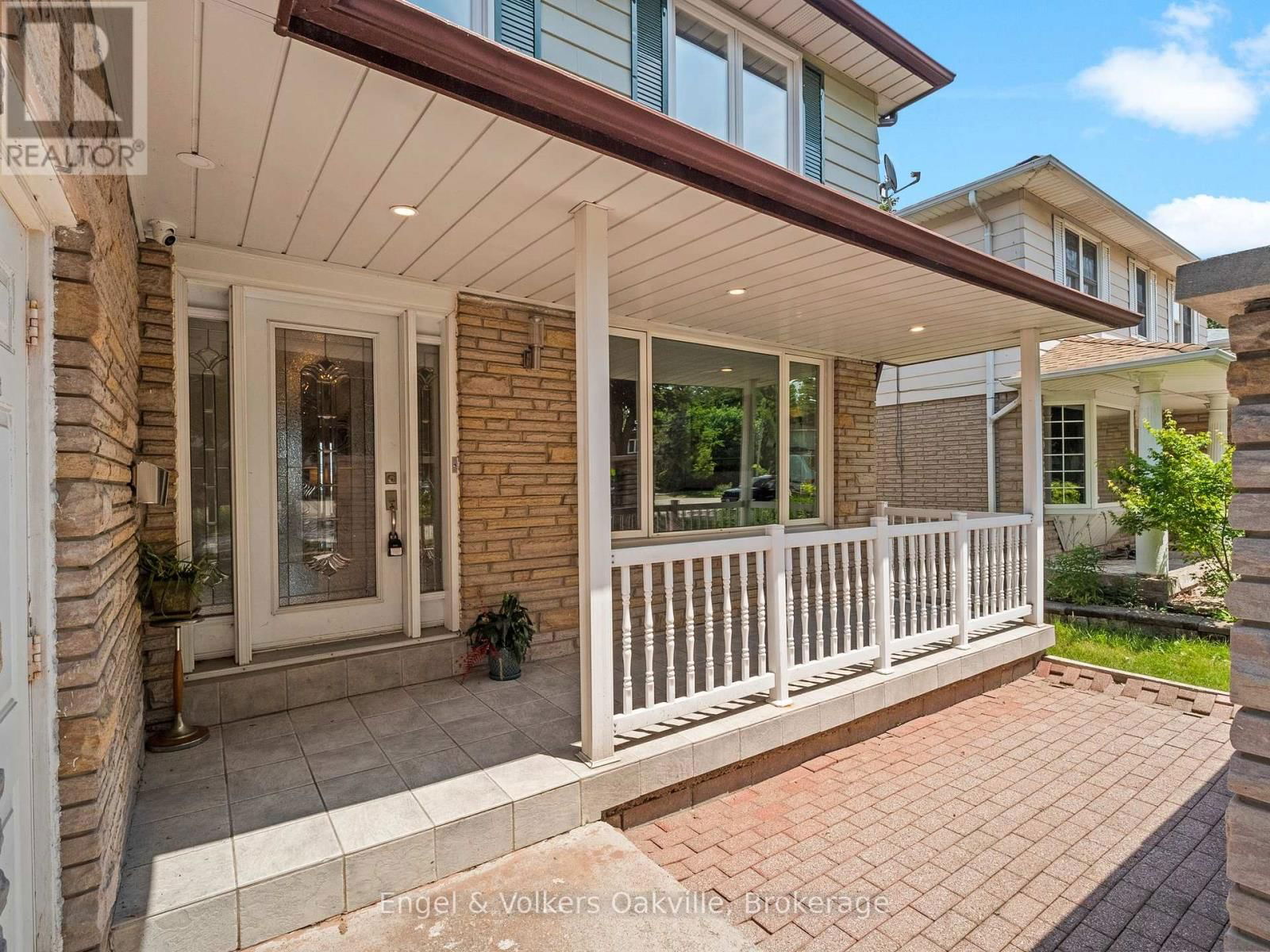 2215 SPRINGFIELD COURT Image 3