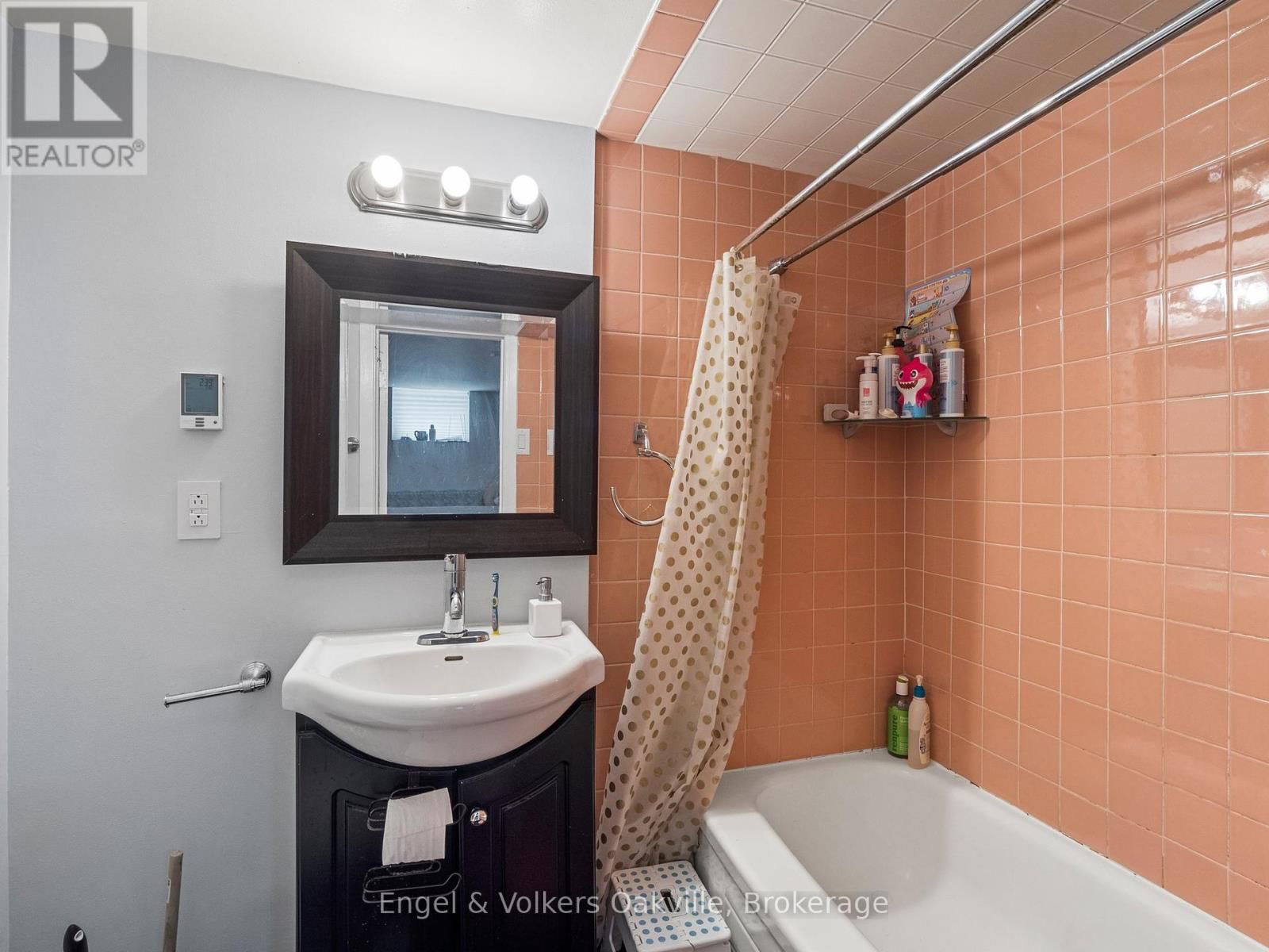 2215 SPRINGFIELD COURT Image 33