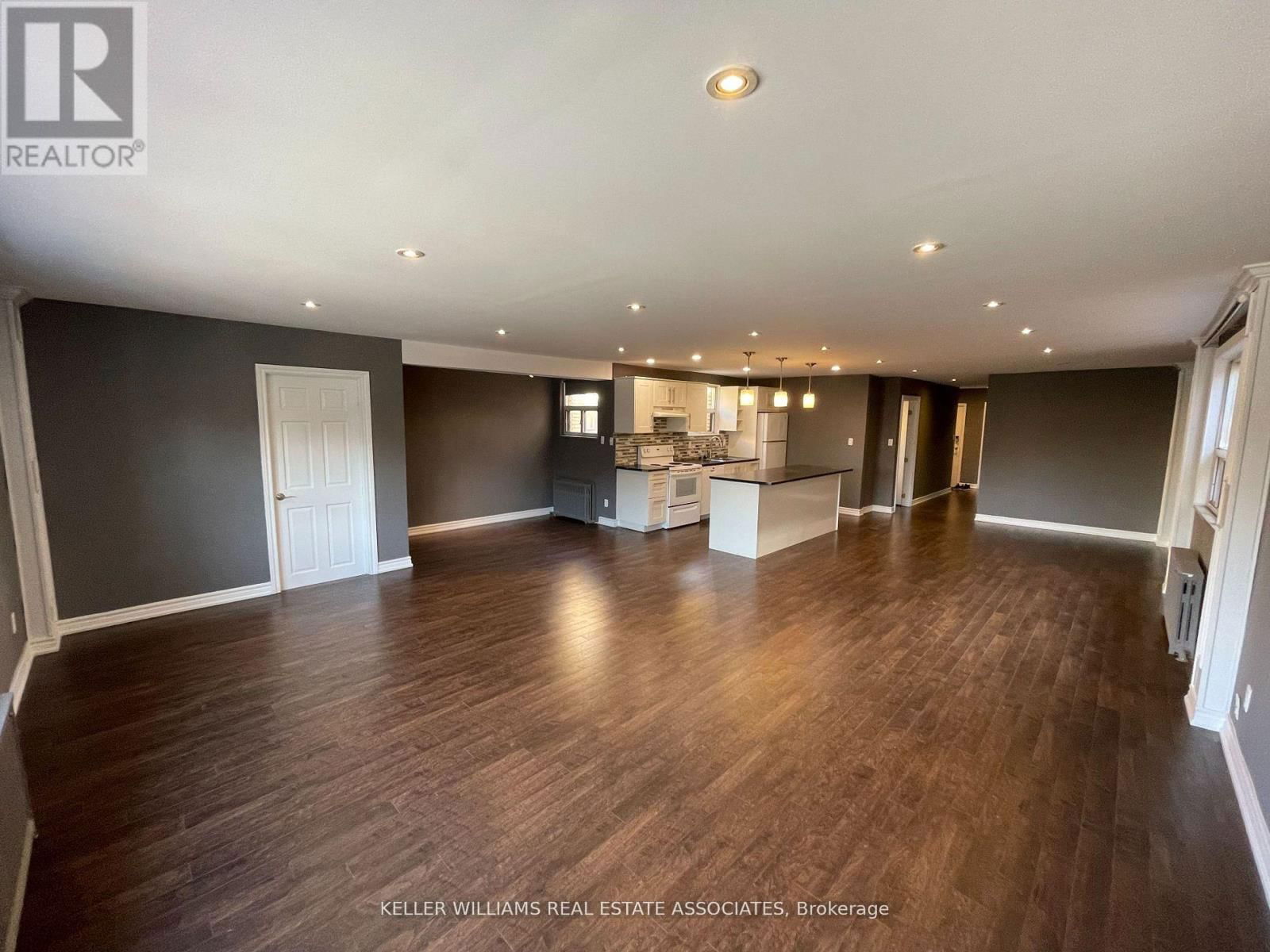 233 LAKESHORE ROAD EAST Image 12