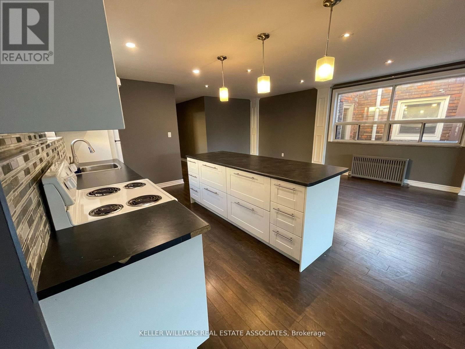 233 LAKESHORE ROAD EAST Image 14