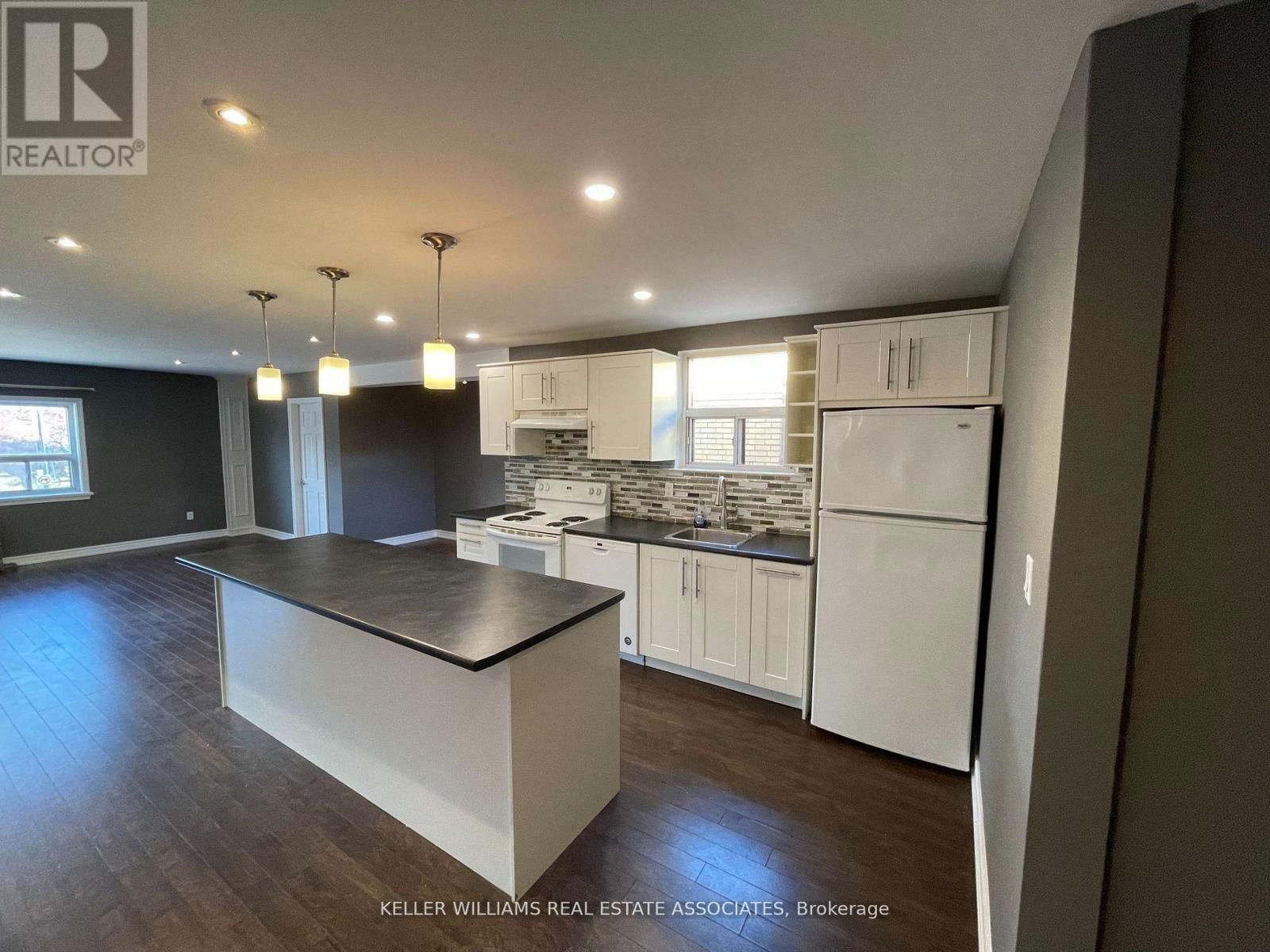 233 LAKESHORE ROAD EAST Image 16