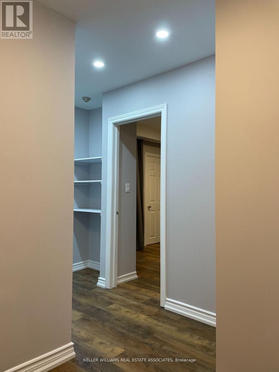 233 LAKESHORE ROAD EAST Image 33