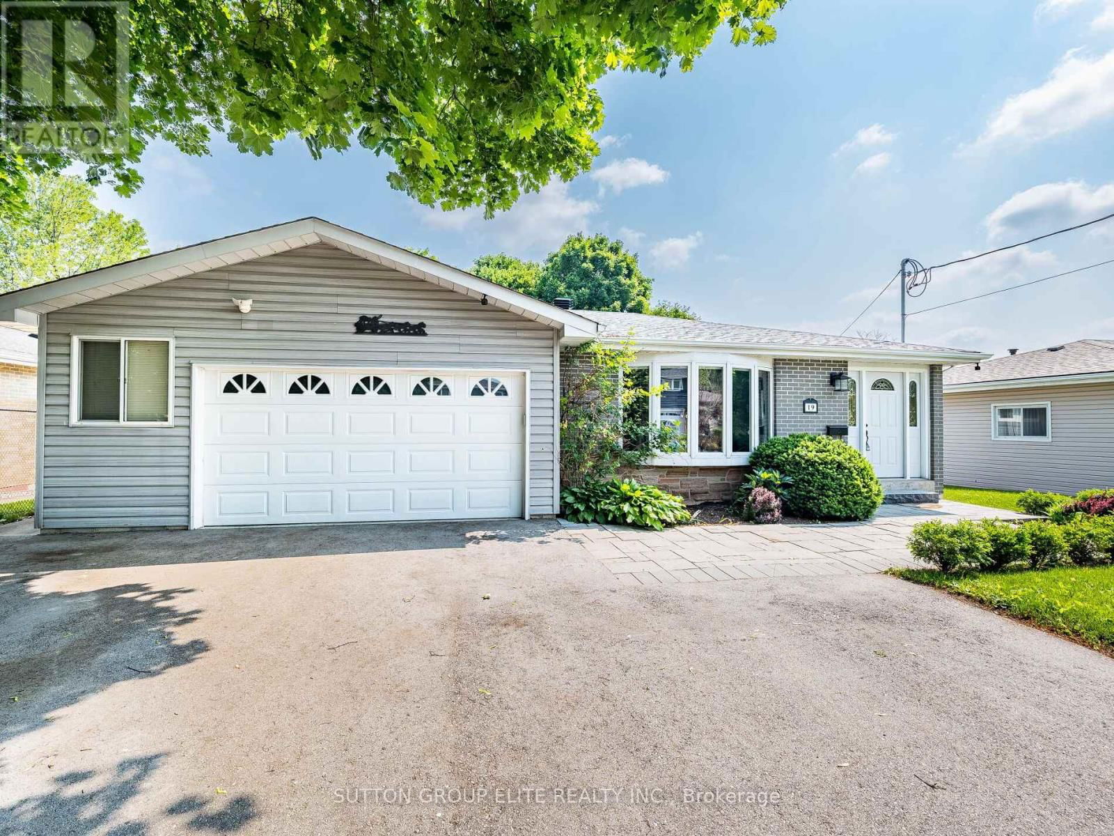 19 JOYCELYN CRESCENT Image 1