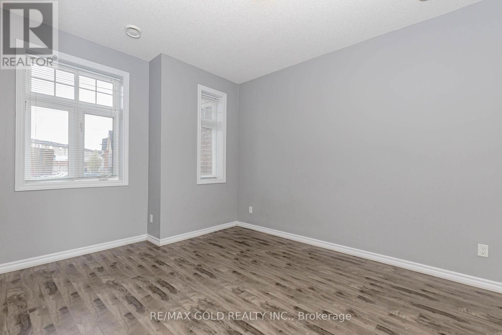 108 - 1360 COSTIGAN ROAD Image 32