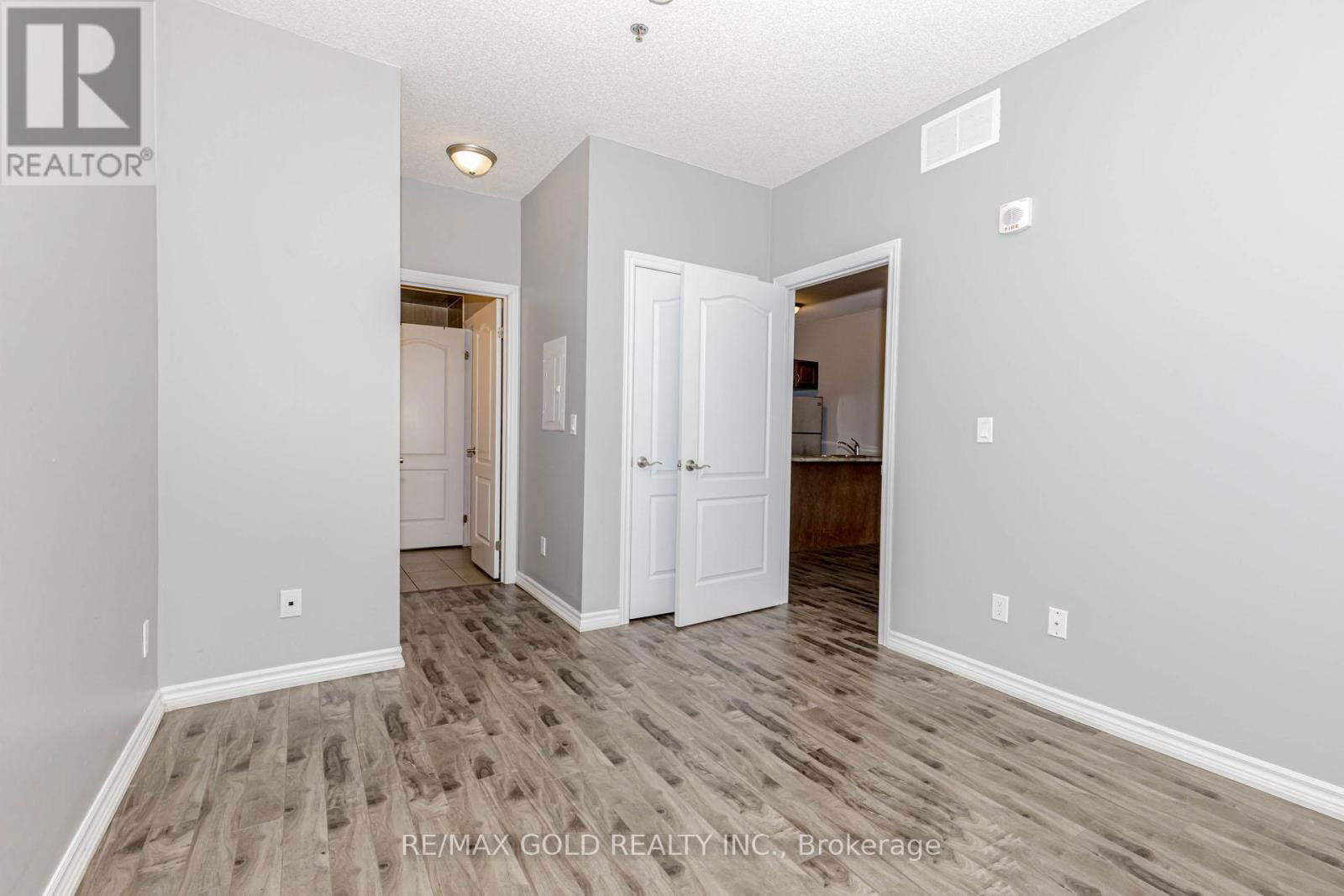 108 - 1360 COSTIGAN ROAD Image 35