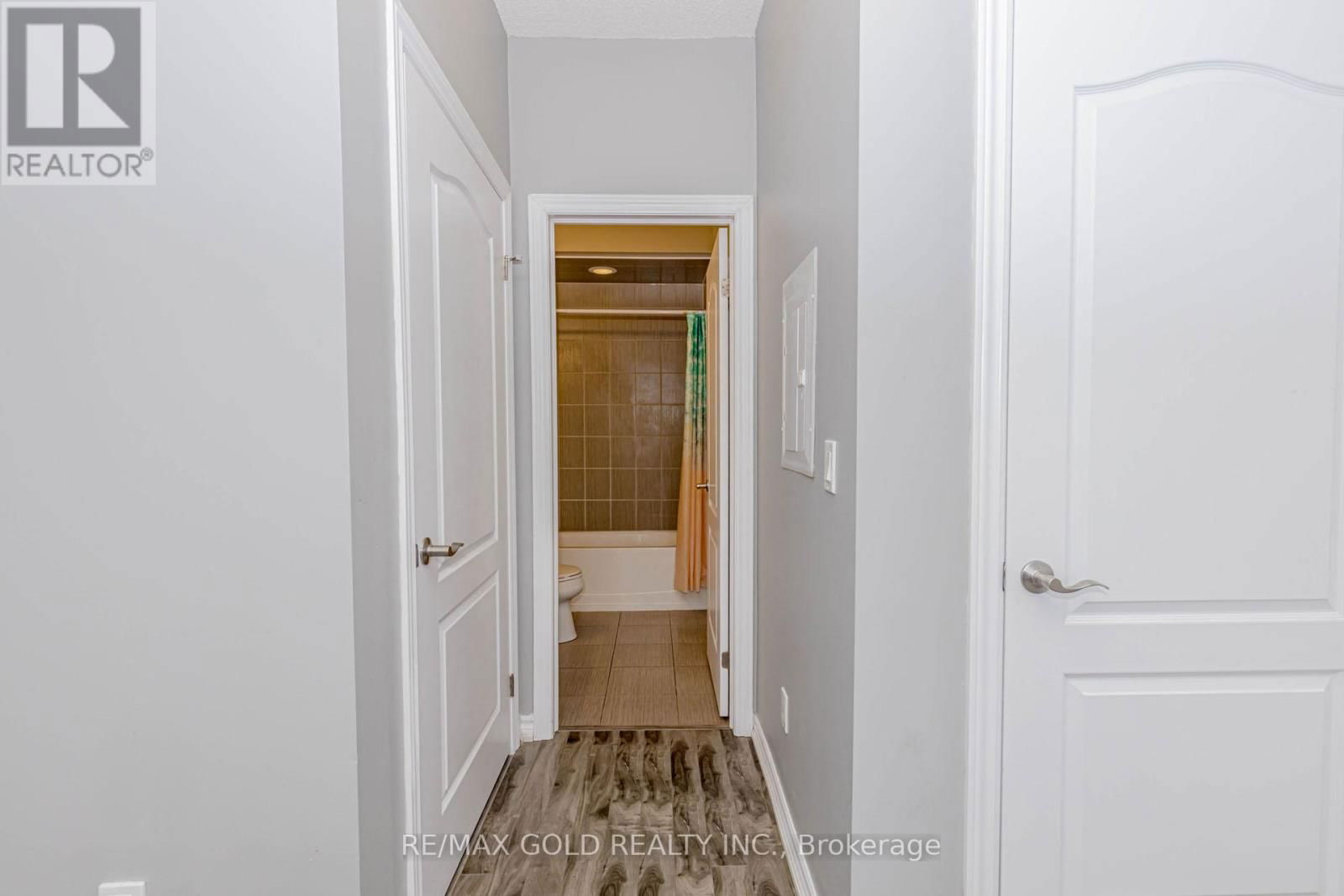 108 - 1360 COSTIGAN ROAD Image 37