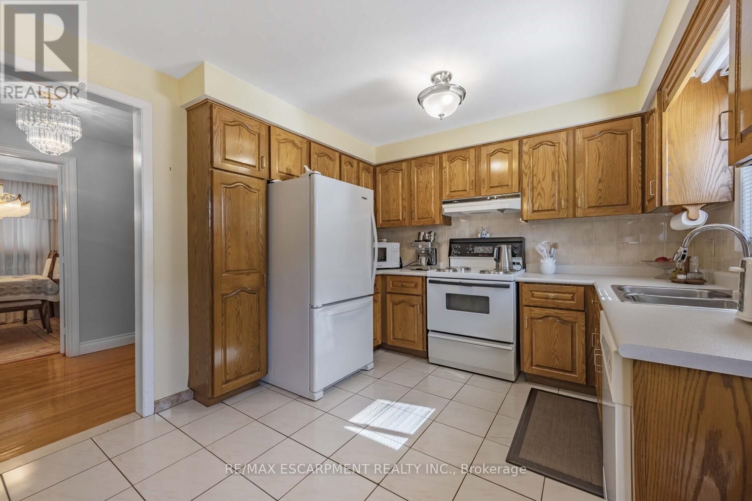 1227 ALEXANDRA AVENUE Image 12
