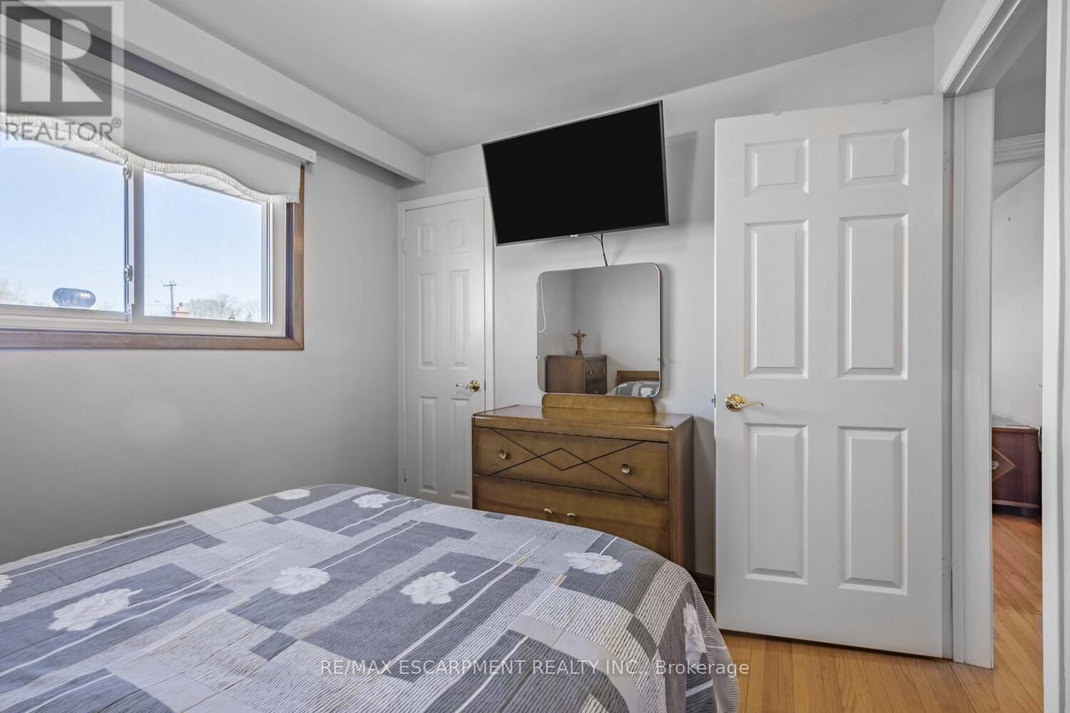 1227 ALEXANDRA AVENUE Image 20