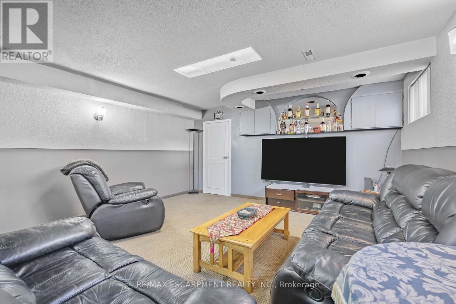 1227 ALEXANDRA AVENUE Image 29