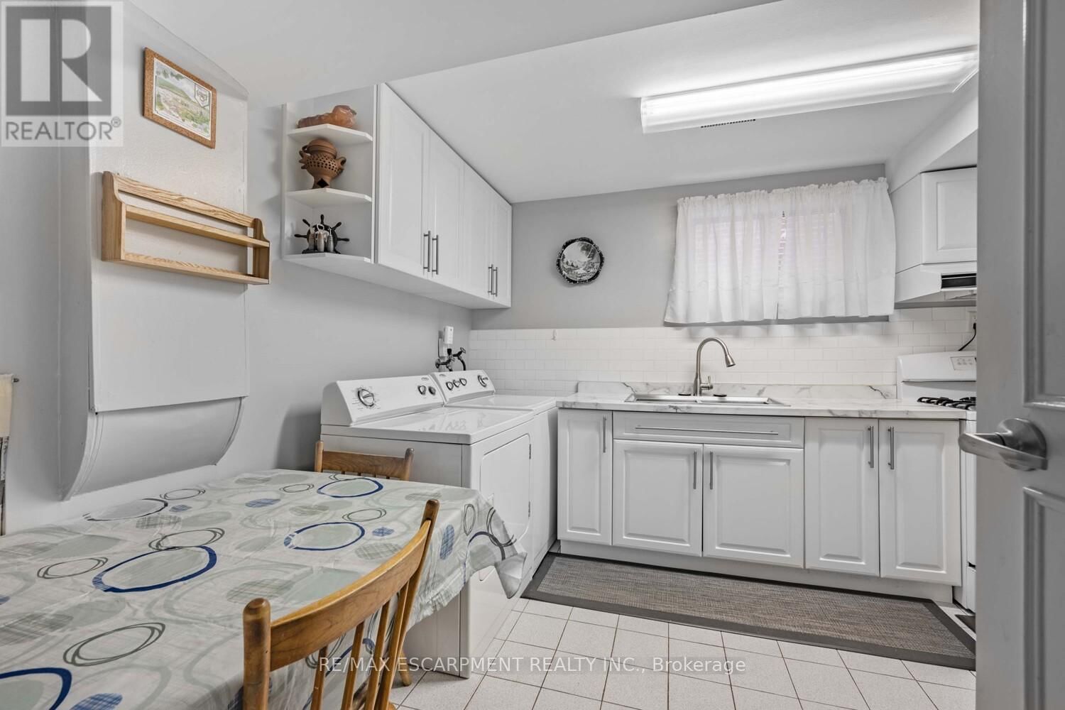 1227 ALEXANDRA AVENUE Image 31