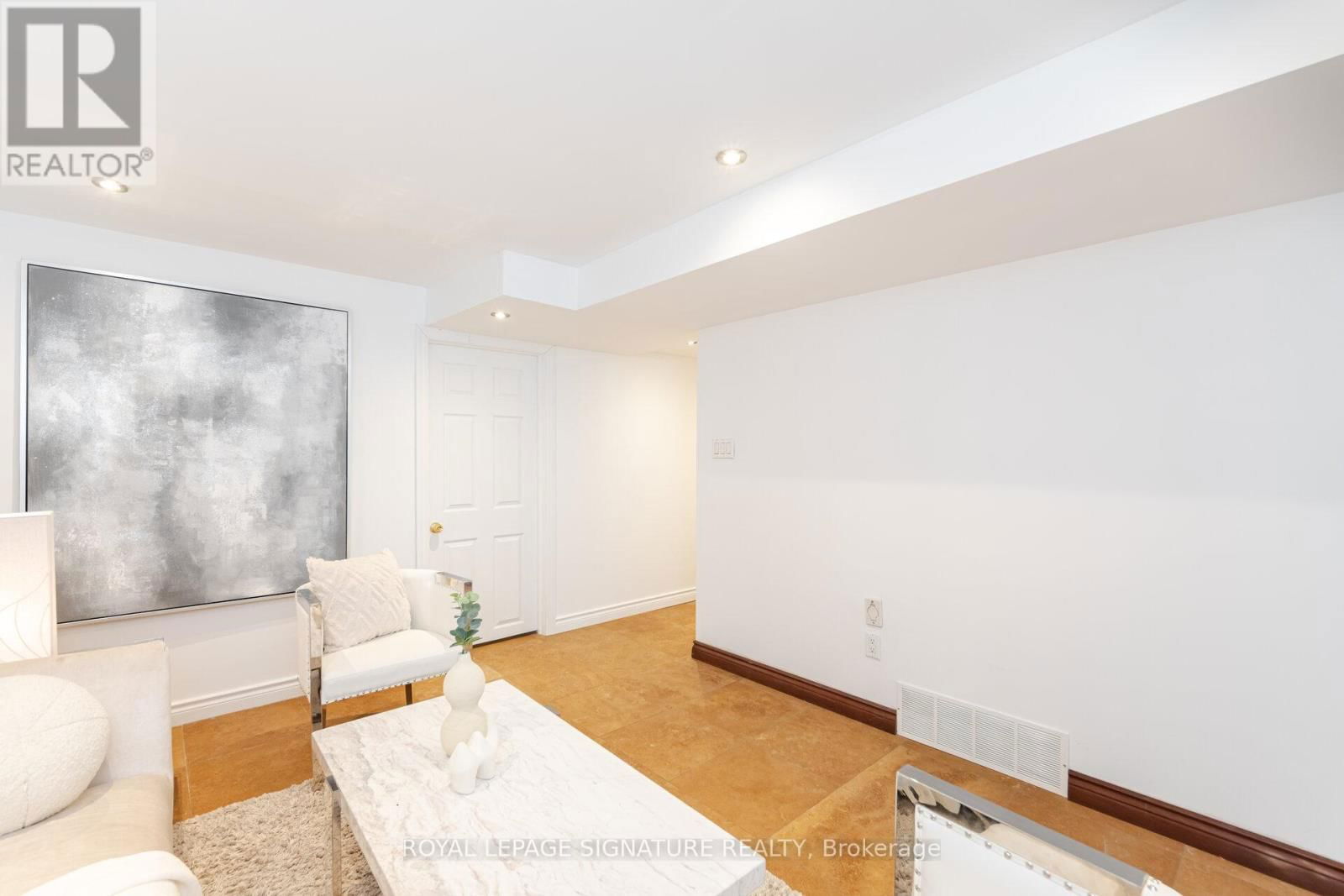 2557 MINDEMOYA ROAD Image 22