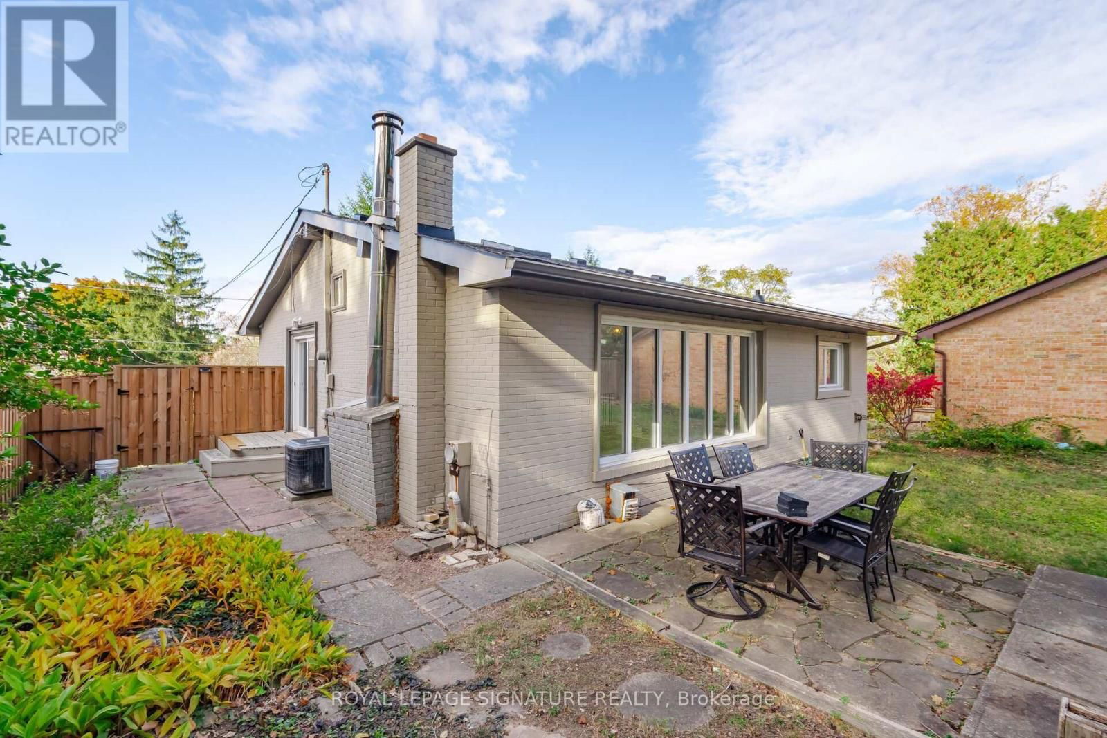 2557 MINDEMOYA ROAD Image 31