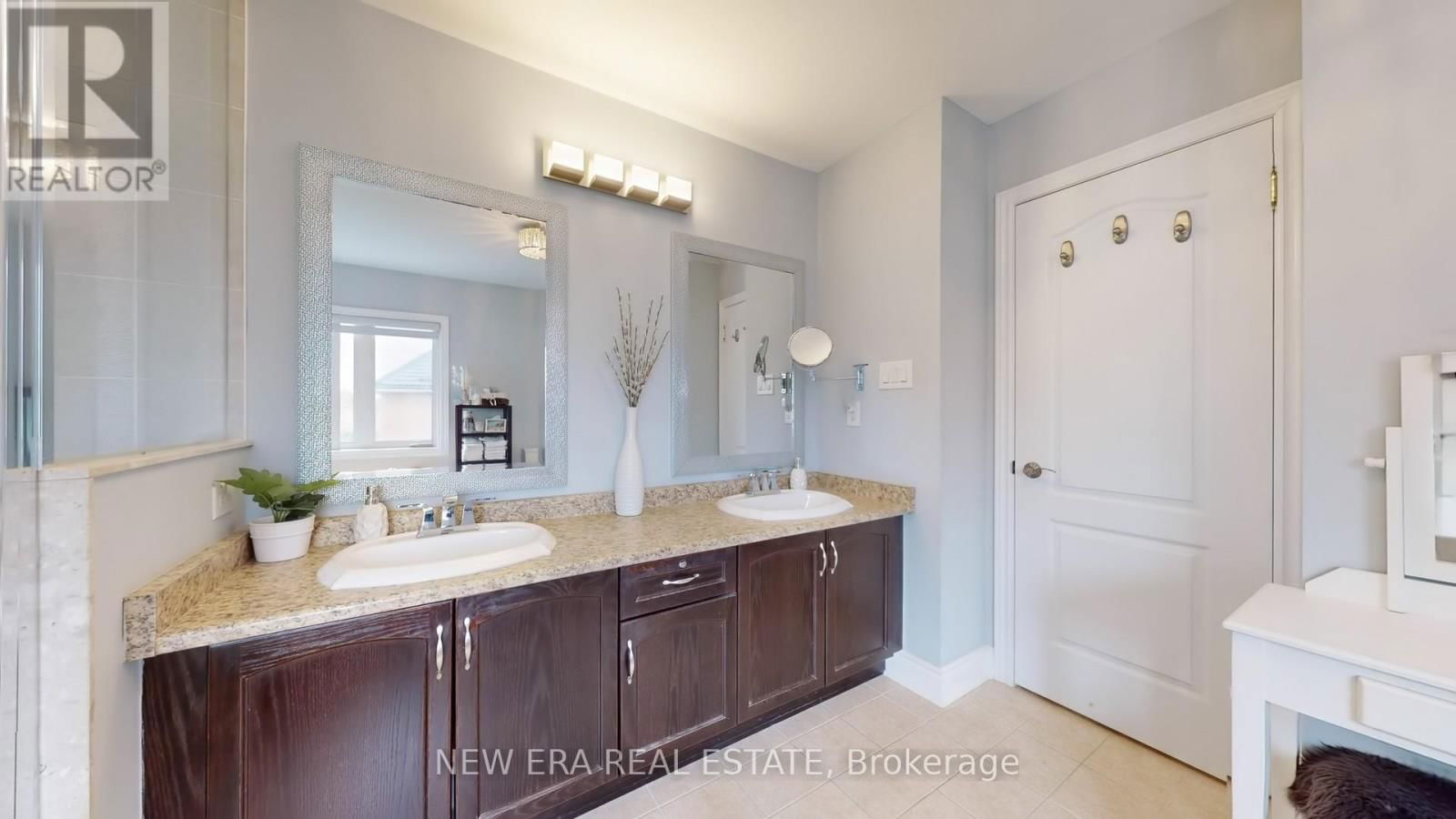 59 HAWKRIDGE TRAIL Image 22