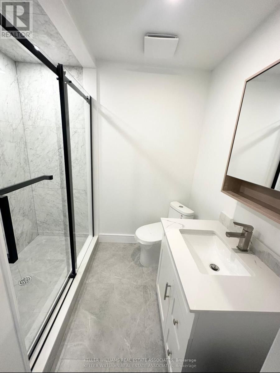 4 - 237 LAKESHORE ROAD EAST Image 3
