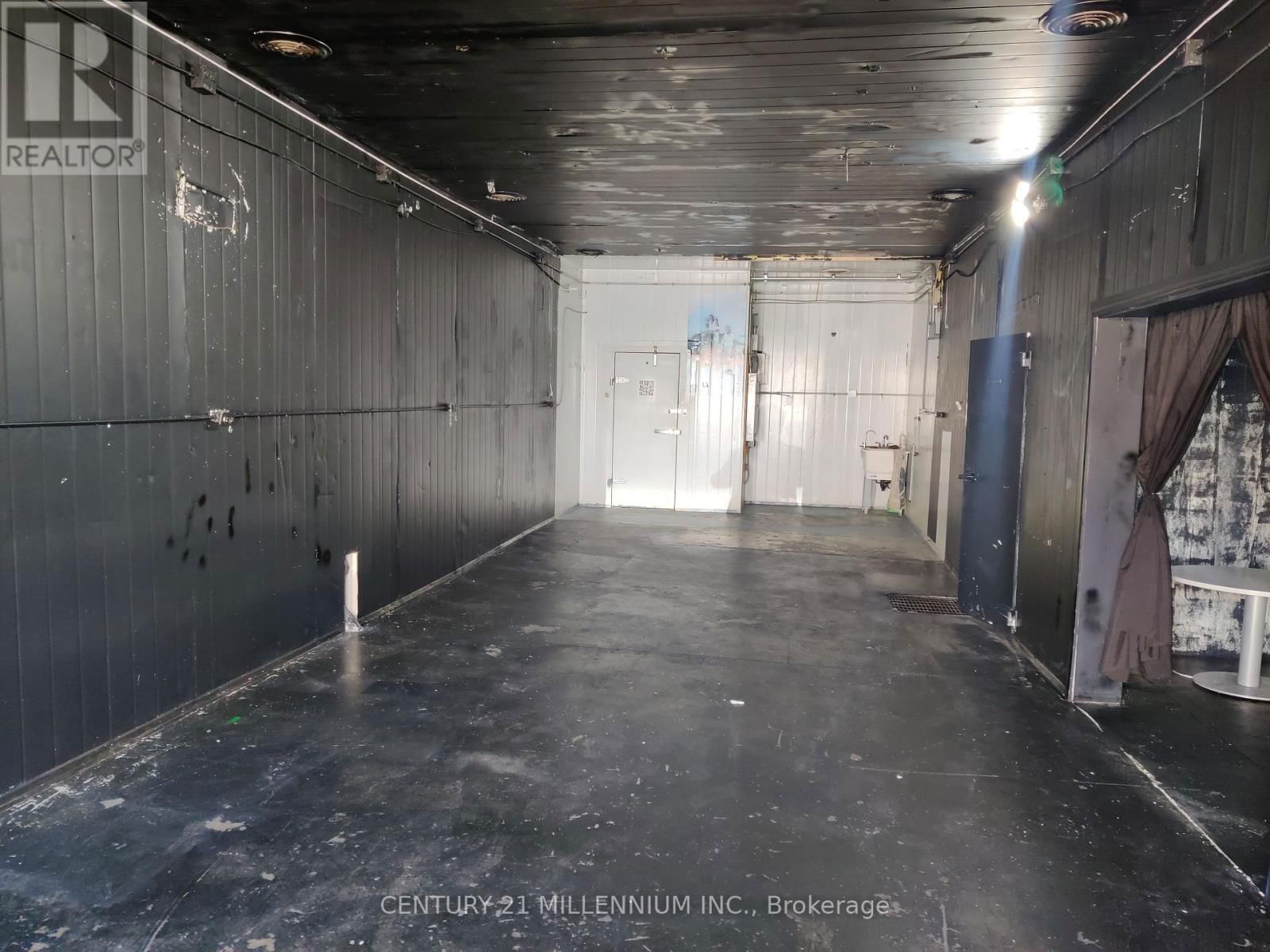 13 - 1 STEINWAY BOULEVARD Image 2