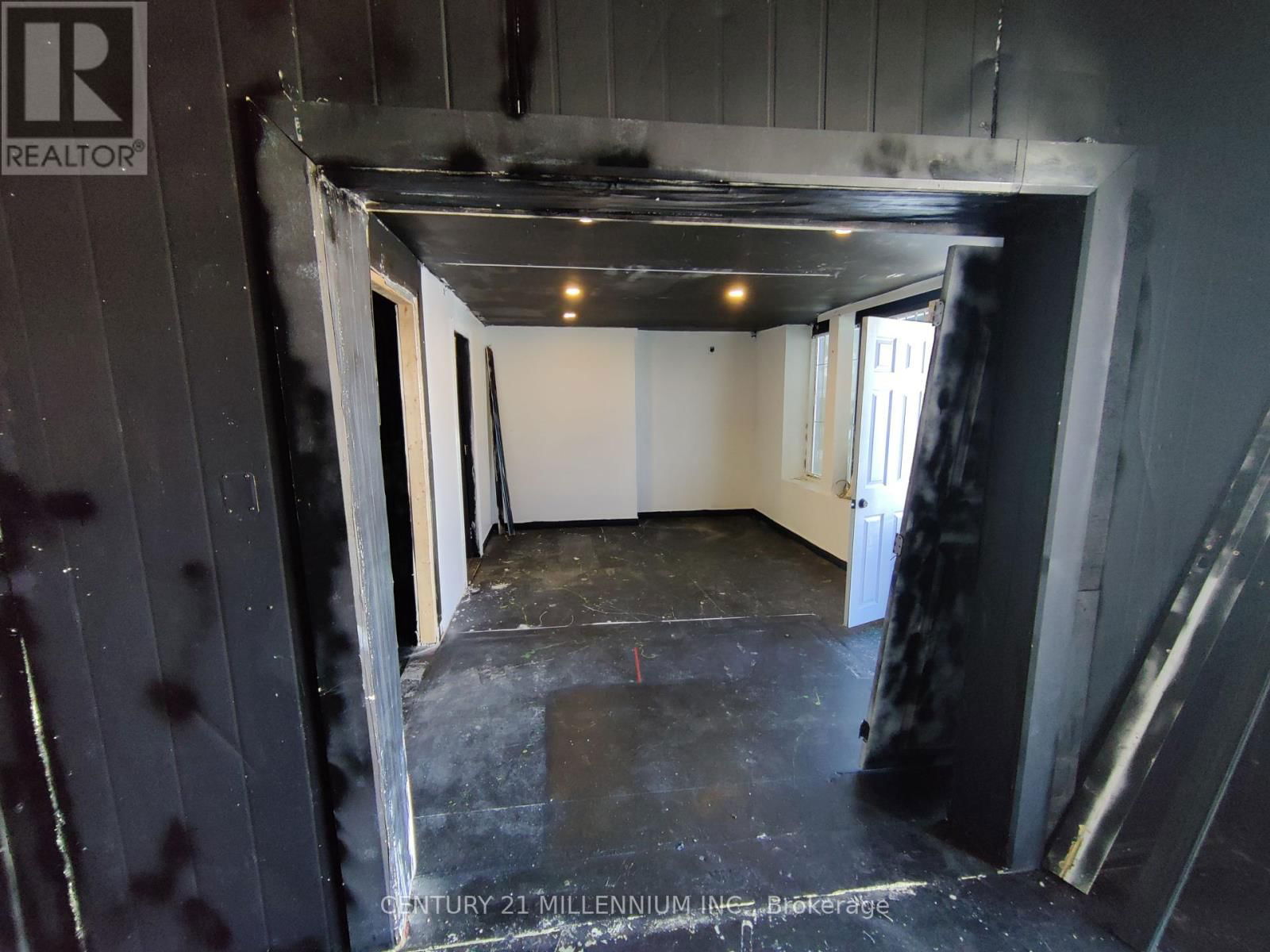 13 - 1 STEINWAY BOULEVARD Image 4