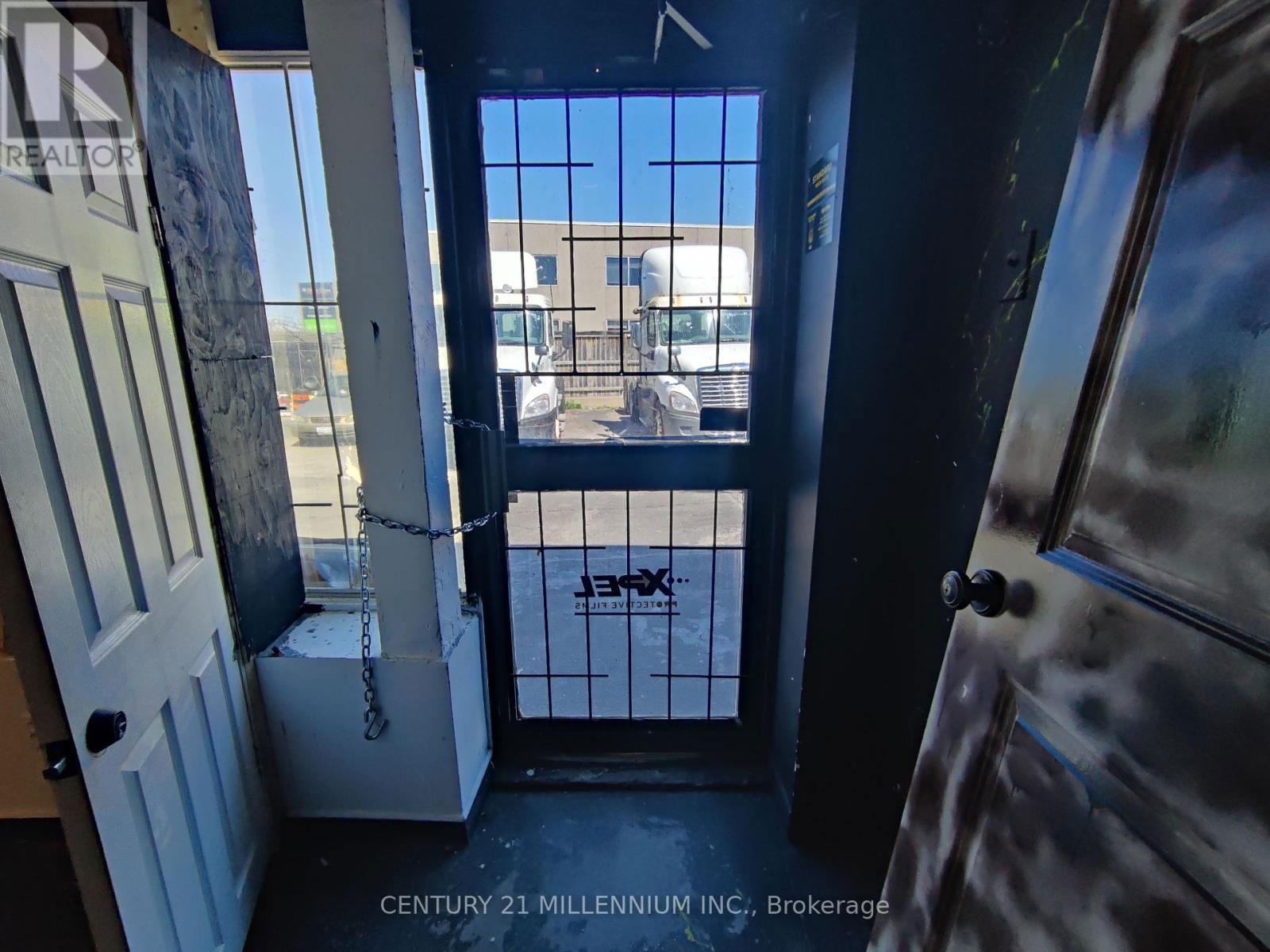 13 - 1 STEINWAY BOULEVARD Image 8