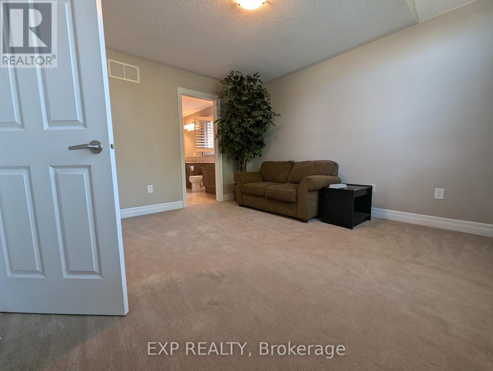 447 WETTLAUFER TERRACE Image 19