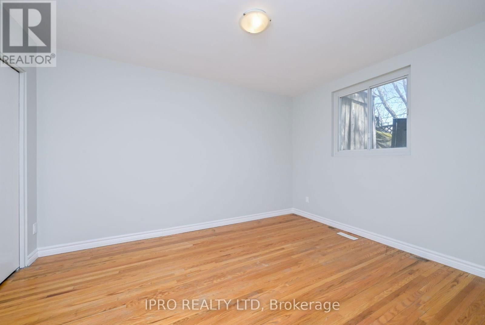 17 SHIRLEY STREET EAST Image 12