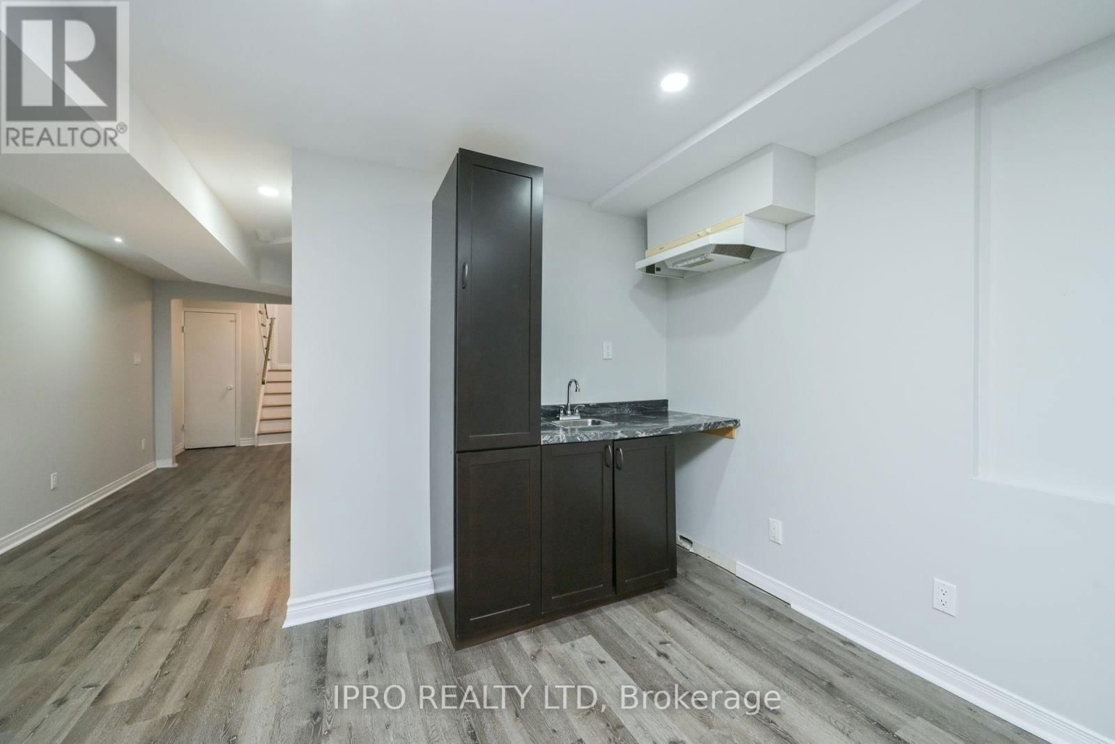 17 SHIRLEY STREET EAST Image 18